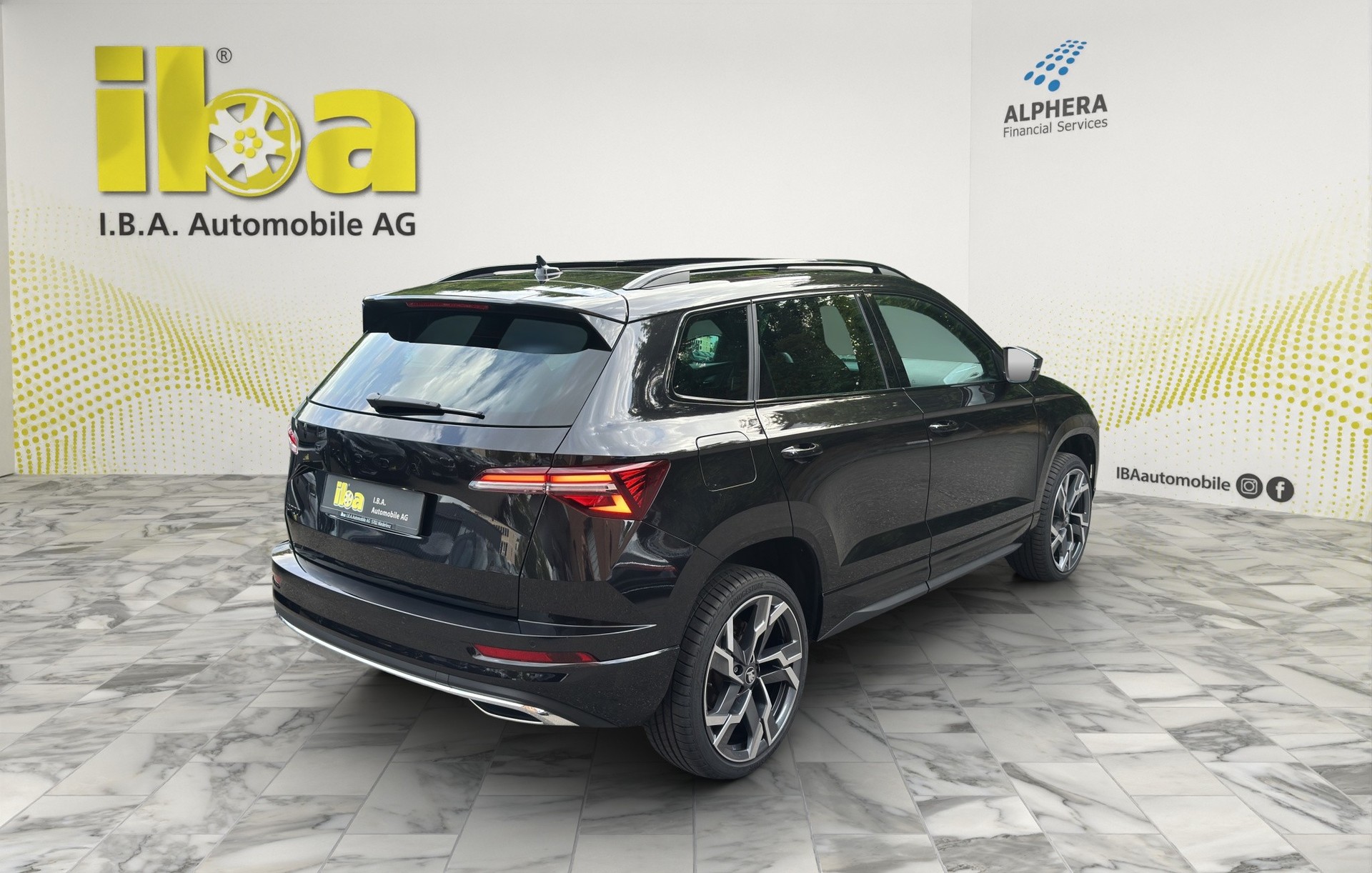 SKODA Karoq 1.5TSI Sport Line Aut. Panorama-Schiebedach-image-4