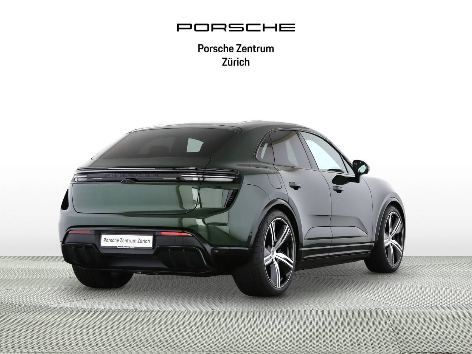 PORSCHE Macan Turbo-showroom-element-2