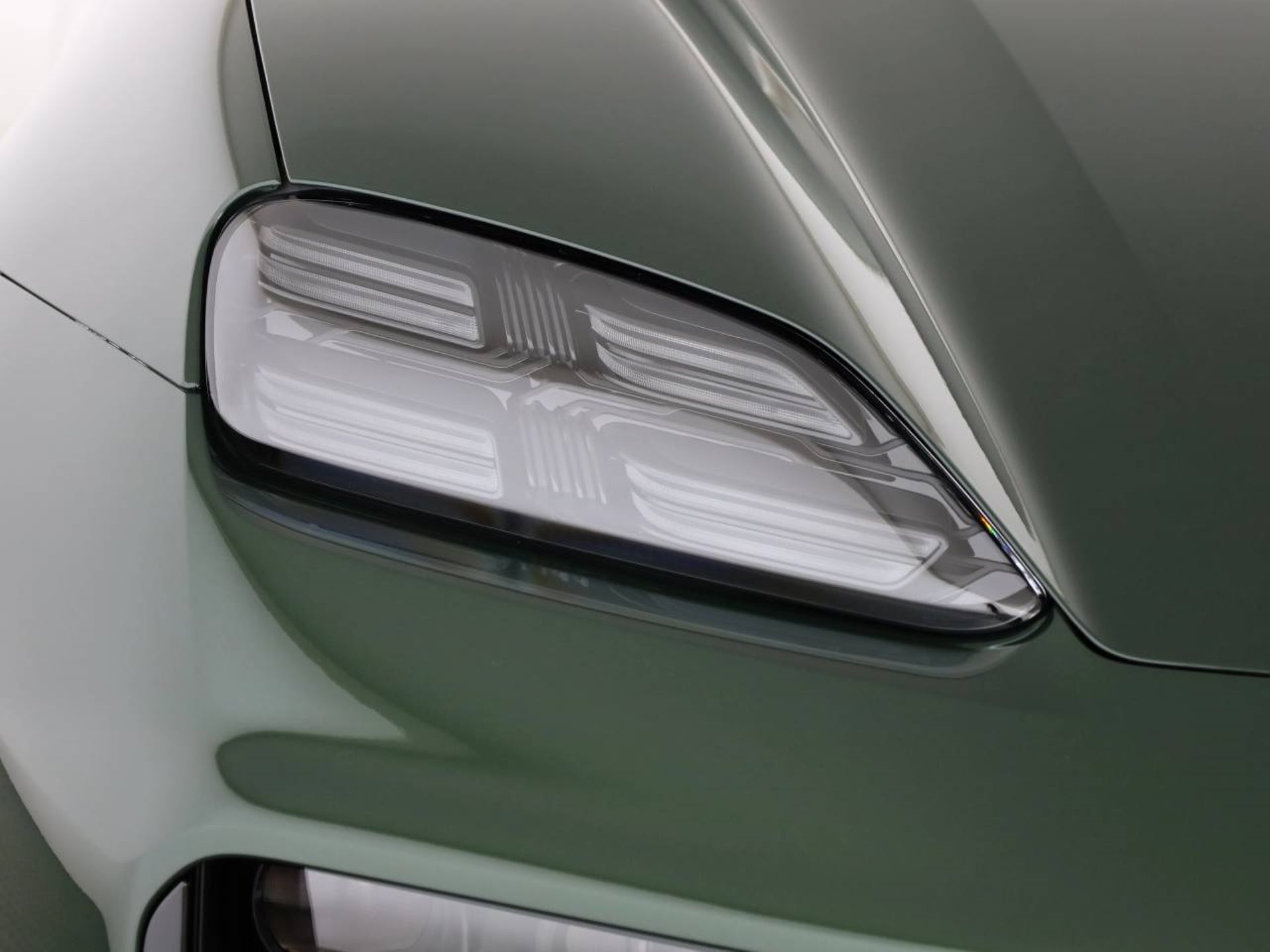 PORSCHE Macan Turbo-image-7