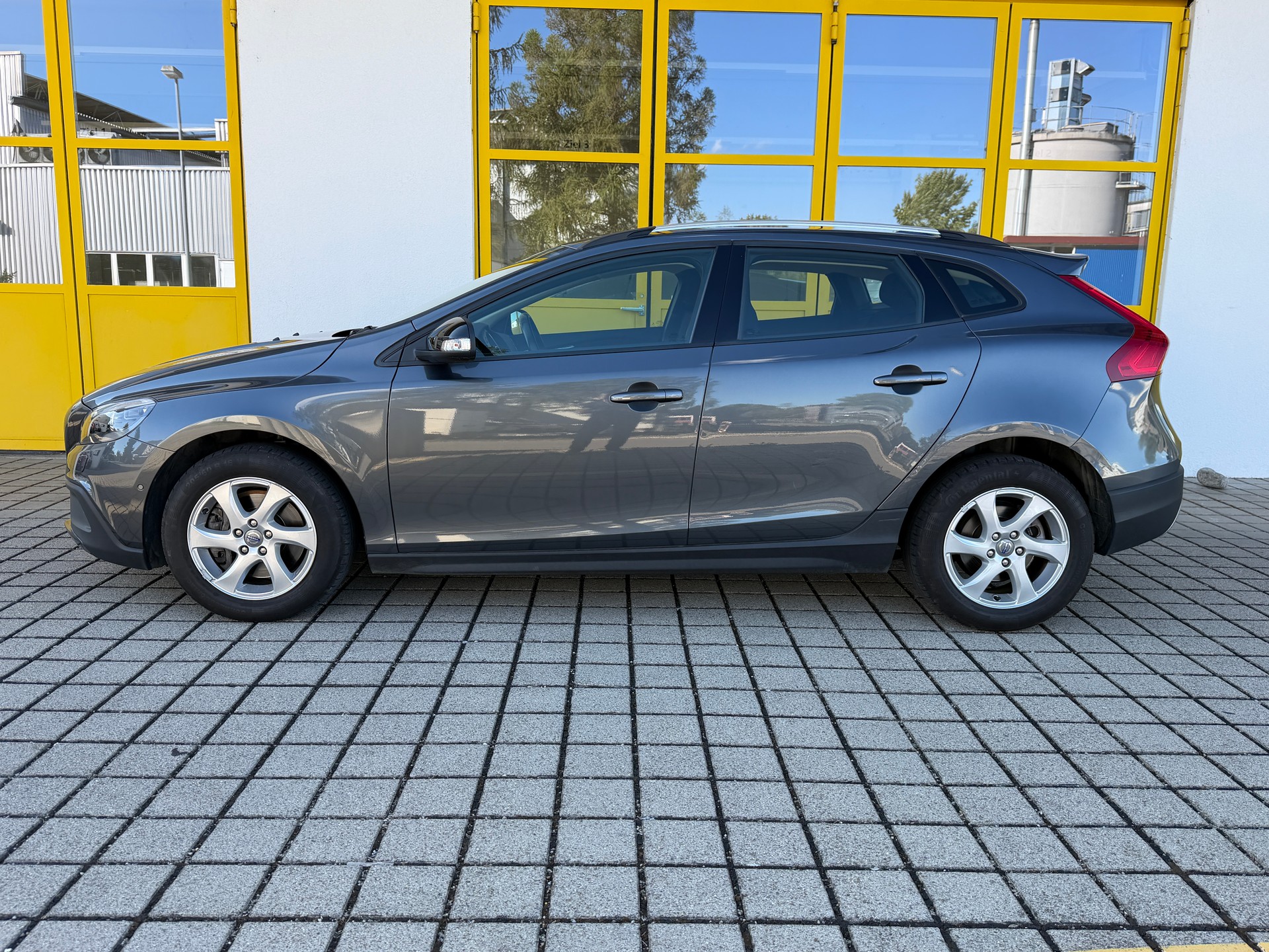 VOLVO V40 CC 2.0 T4 Kinetic AWD S/S-showroom-element-3
