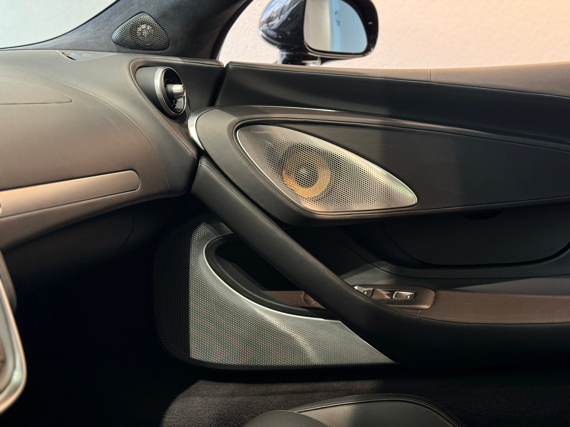 McLAREN GT Onyx FULL BLACK đ Free Service!-image-14