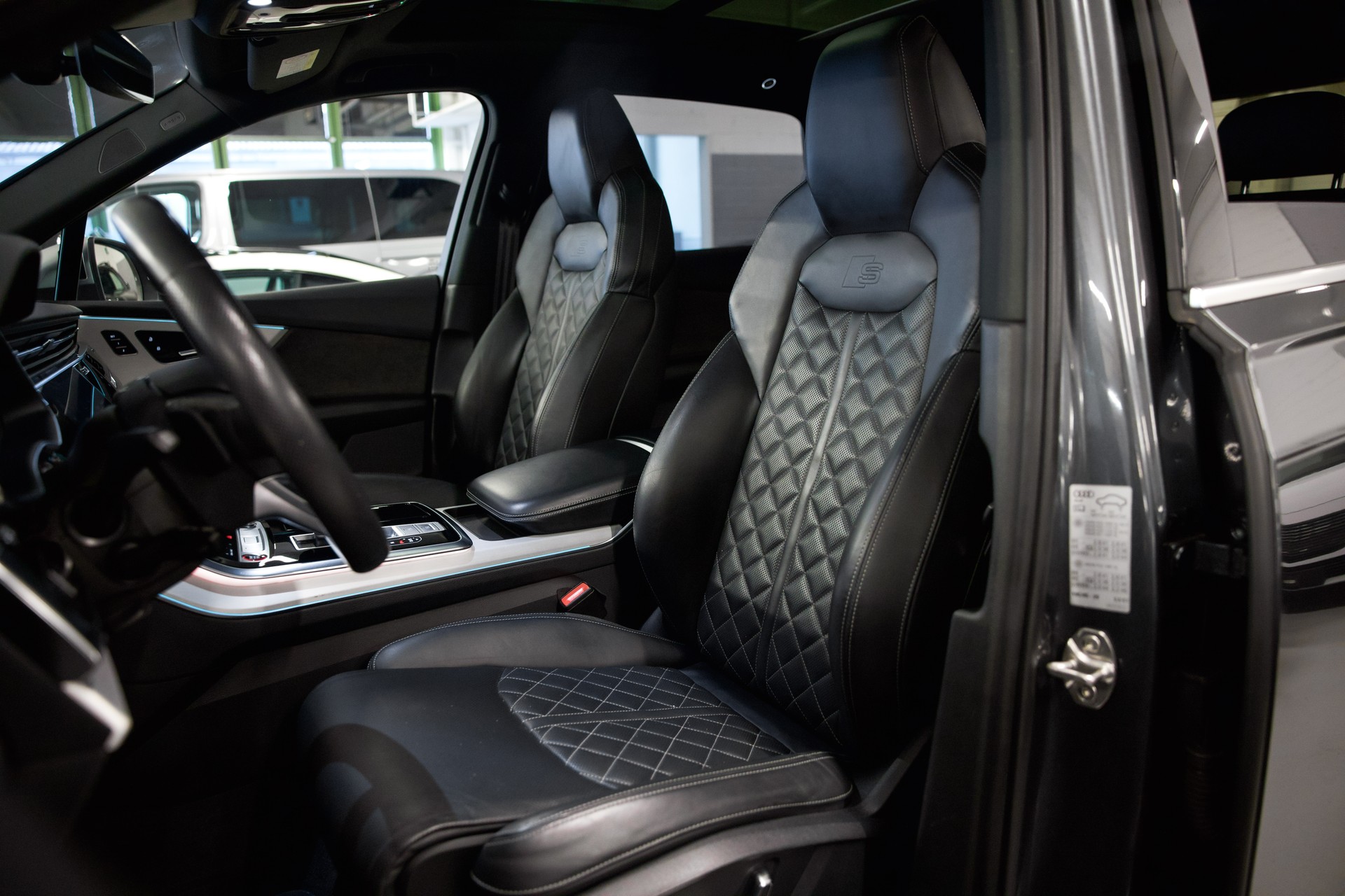 AUDI SQ7 TFSI quattro tiptronic-image-18