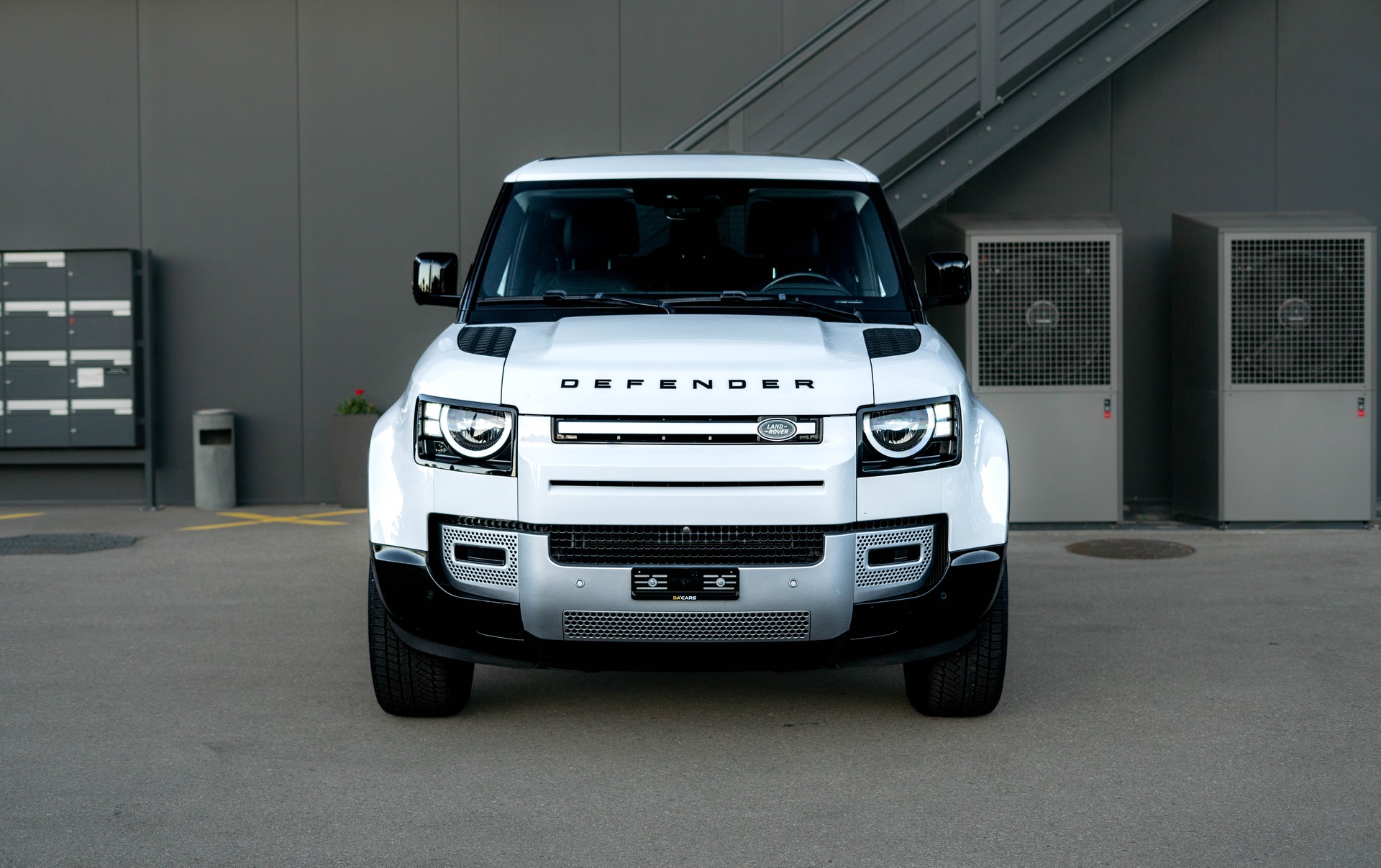 LAND ROVER Defender 90 3.0D I6 X-Dynamic S AT8-showroom-element-1