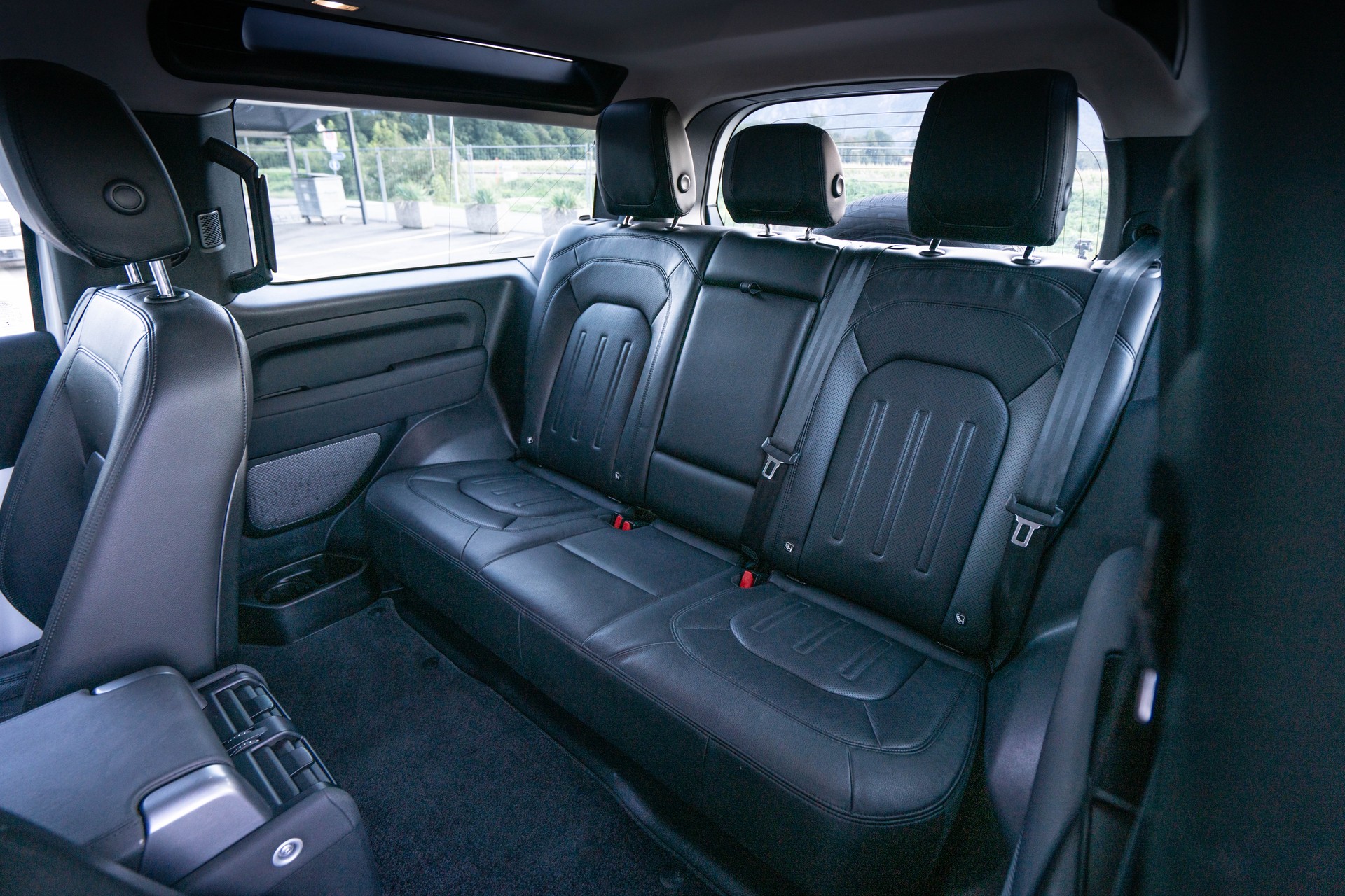 LAND ROVER Defender 90 3.0D I6 X-Dynamic S AT8-image-7