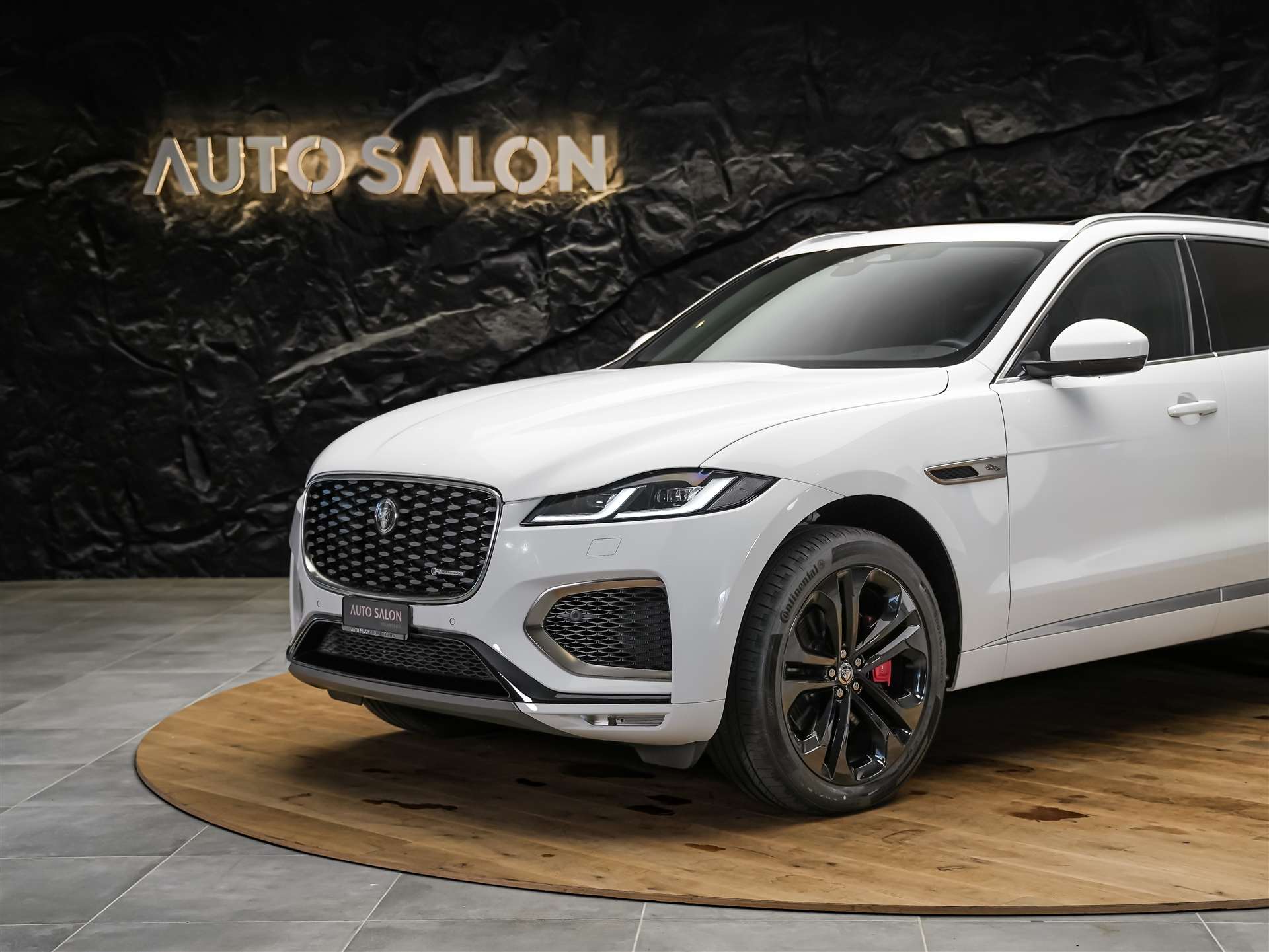 JAGUAR F-Pace 3.0 D300 R-Dynamic MHEV SE AWD *Facelift*Panorama*Meridian*Lenkradheizung*-image-17