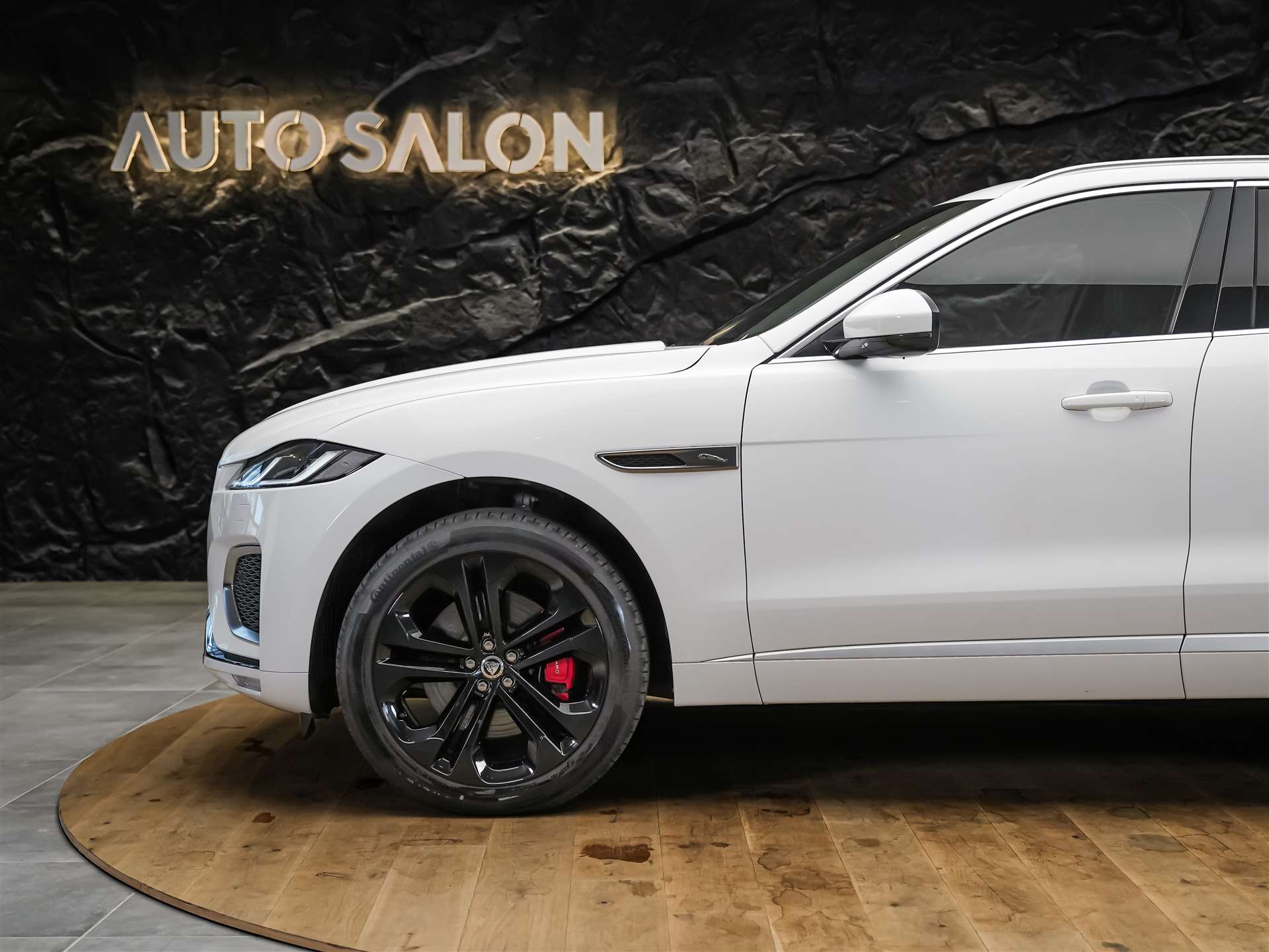 JAGUAR F-Pace 3.0 D300 R-Dynamic MHEV SE AWD *Facelift*Panorama*Meridian*Lenkradheizung*-image-18