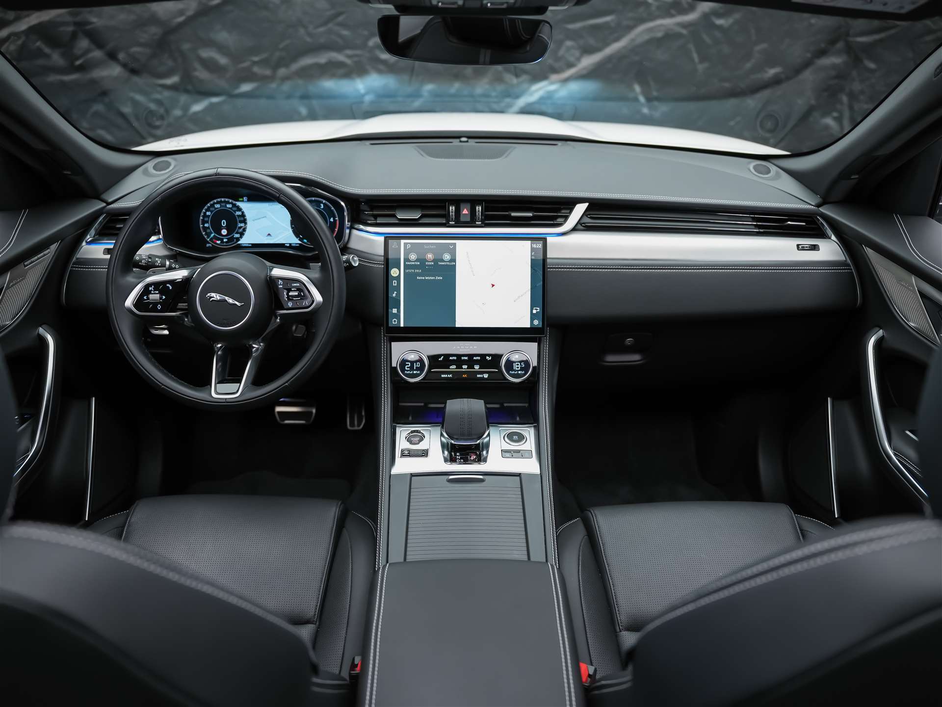 JAGUAR F-Pace 3.0 D300 R-Dynamic MHEV SE AWD *Facelift*Panorama*Meridian*Lenkradheizung*-image-21