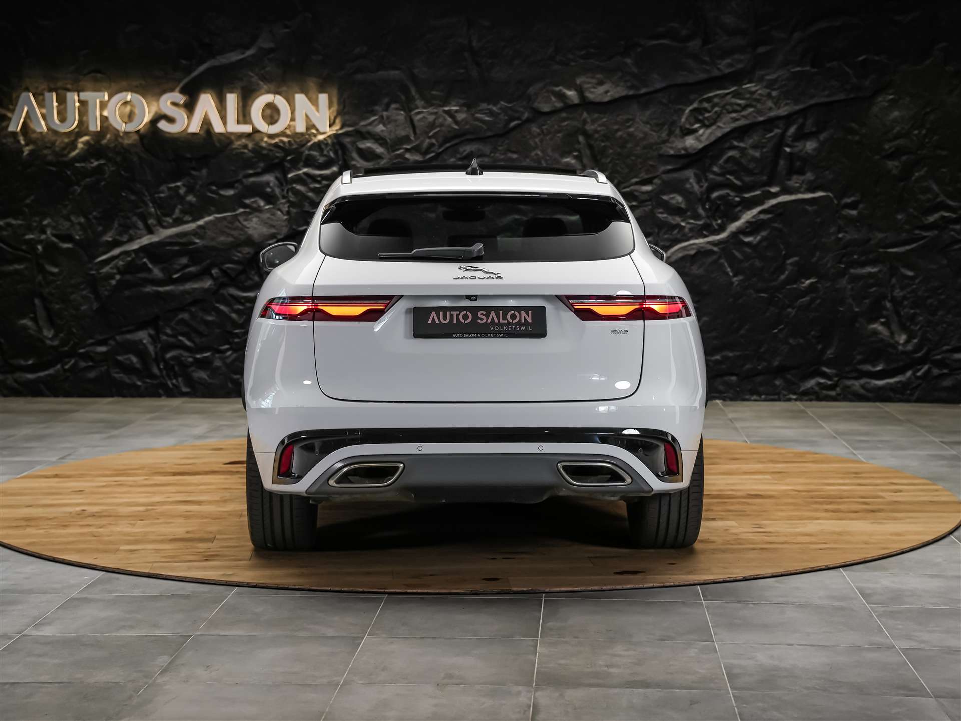 JAGUAR F-Pace 3.0 D300 R-Dynamic MHEV SE AWD *Facelift*Panorama*Meridian*Lenkradheizung*-image-4