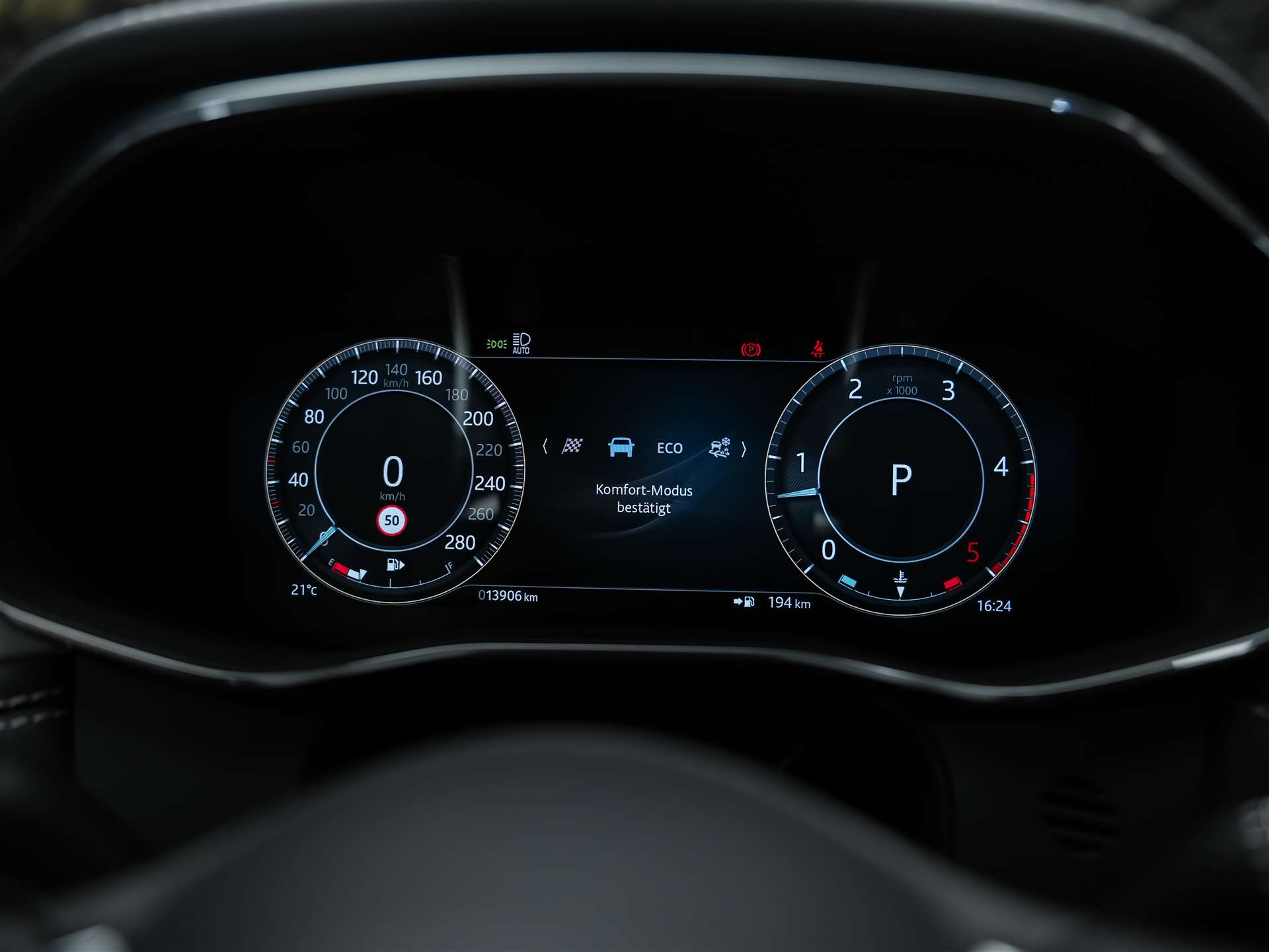 JAGUAR F-Pace 3.0 D300 R-Dynamic MHEV SE AWD *Facelift*Panorama*Meridian*Lenkradheizung*-image-33
