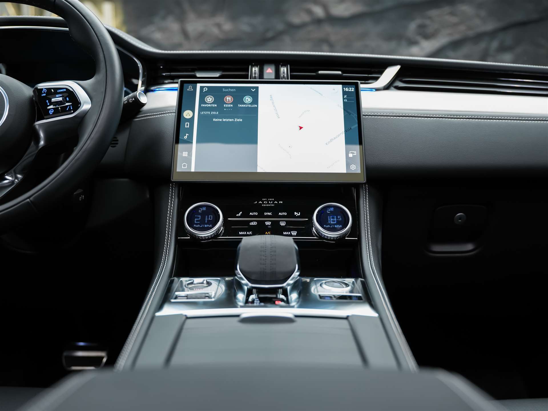 JAGUAR F-Pace 3.0 D300 R-Dynamic MHEV SE AWD *Facelift*Panorama*Meridian*Lenkradheizung*-image-22