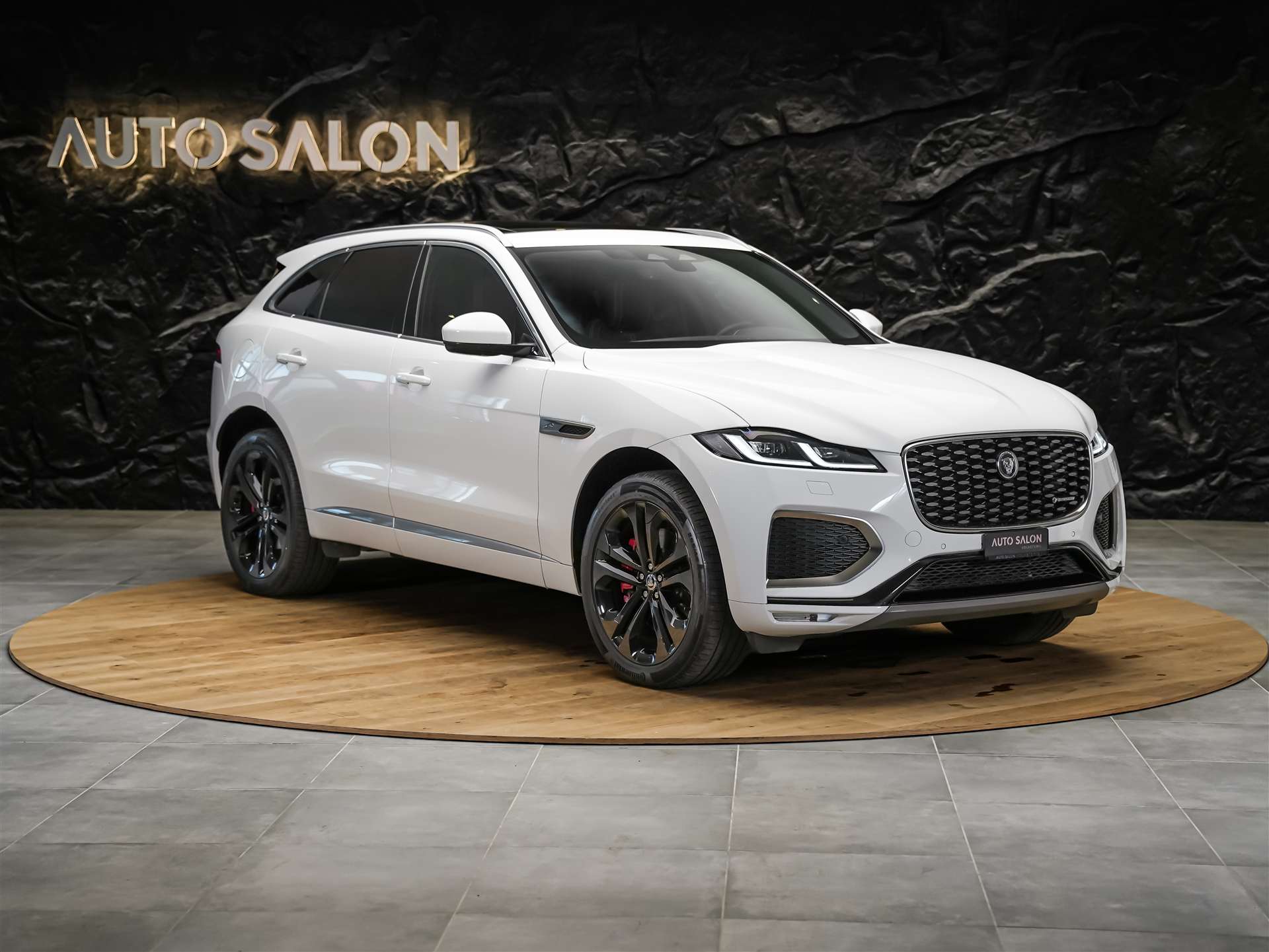 JAGUAR F-Pace 3.0 D300 R-Dynamic MHEV SE AWD *Facelift*Panorama*Meridian*Lenkradheizung*-image-6