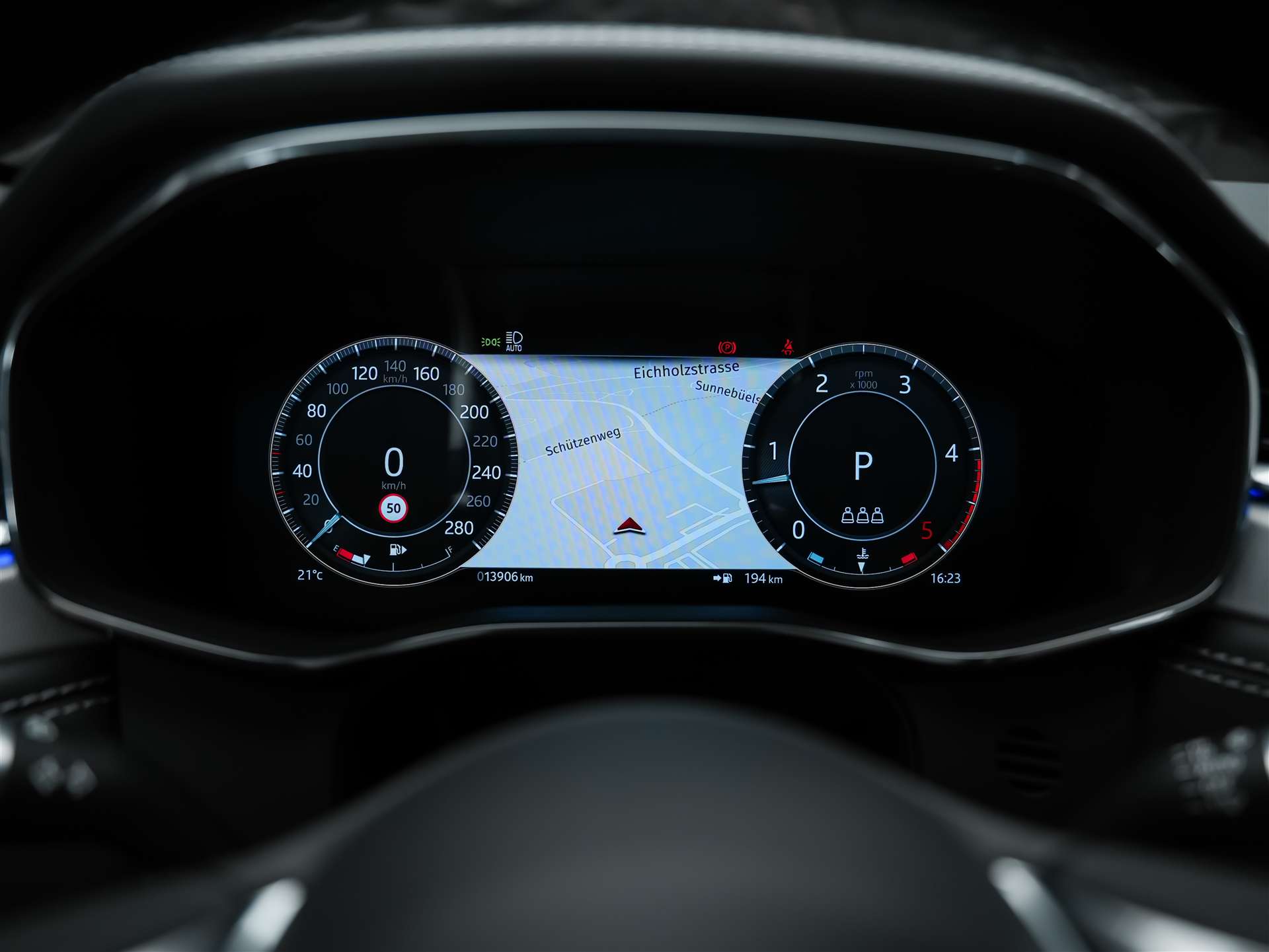 JAGUAR F-Pace 3.0 D300 R-Dynamic MHEV SE AWD *Facelift*Panorama*Meridian*Lenkradheizung*-image-32