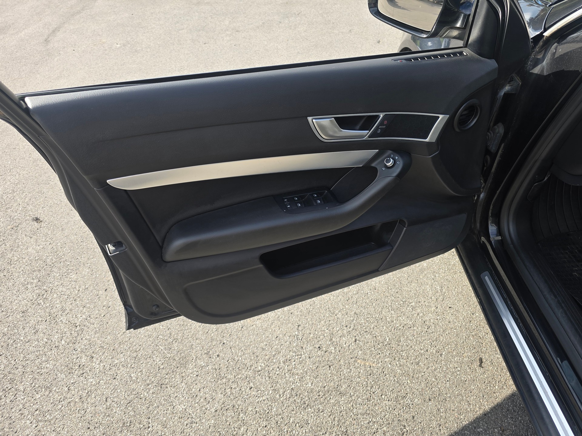 AUDI A6 Avant 3.0 V6 TDI quattro tiptronic-image-12