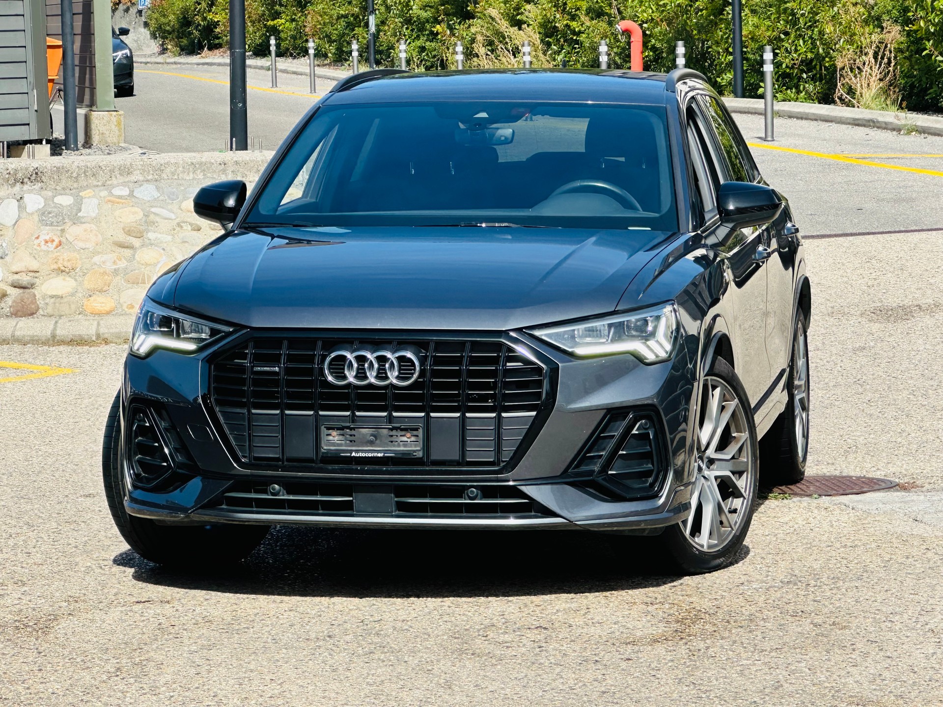 AUDI Q3 40 TFSI S line quattro S-tronic-showroom-element-1