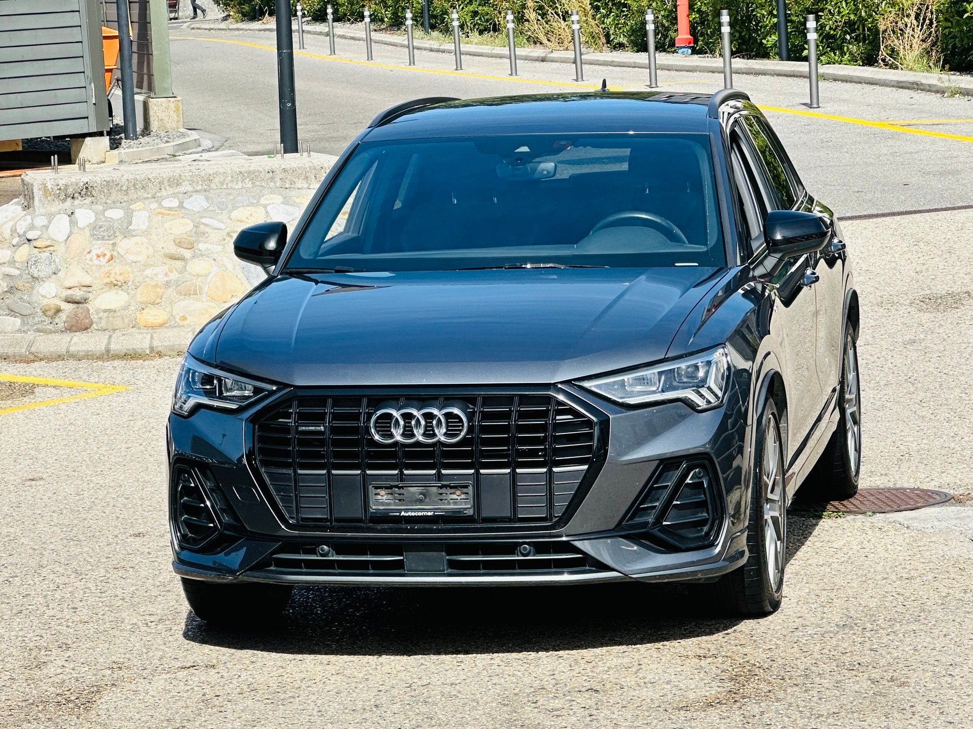 AUDI Q3 40 TFSI S line quattro S-tronic-image-4