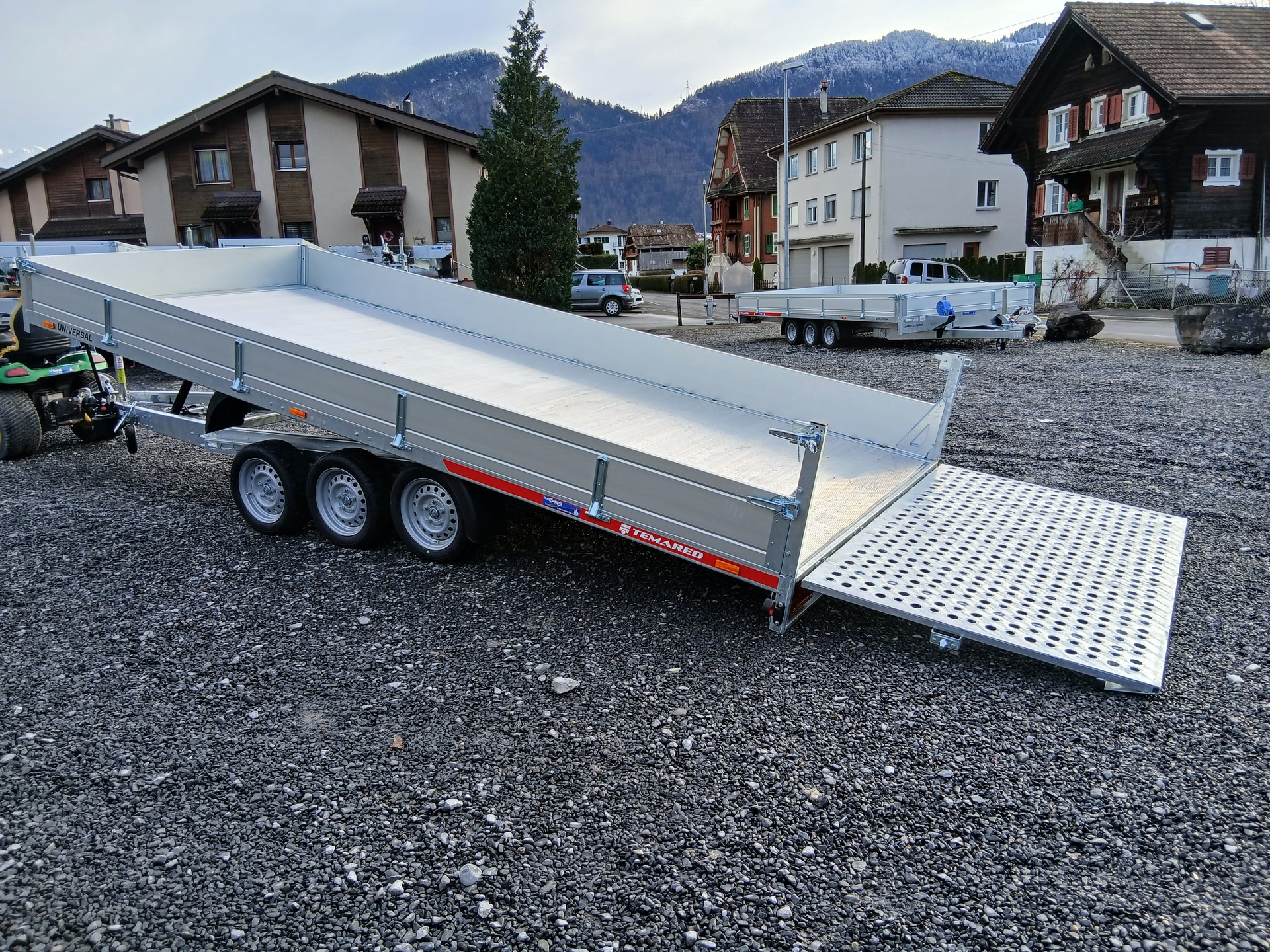 TEMARED Universal 5121/3 3500 Kg Heckklappe Stahl mit Aluboden 13 Zoll Räder