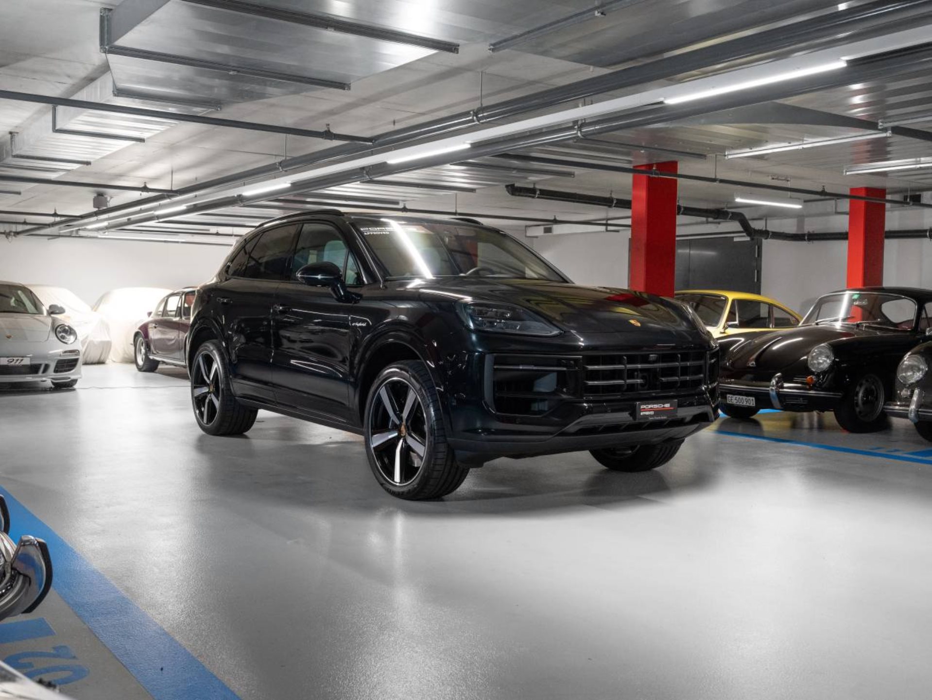 PORSCHE Cayenne S E-Hybrid-showroom-element-2