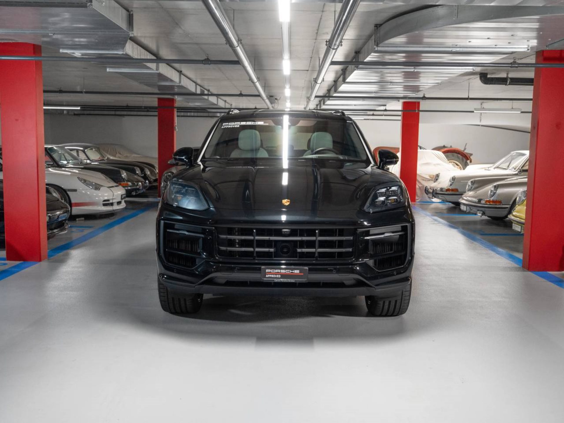 PORSCHE Cayenne S E-Hybrid-showroom-element-1