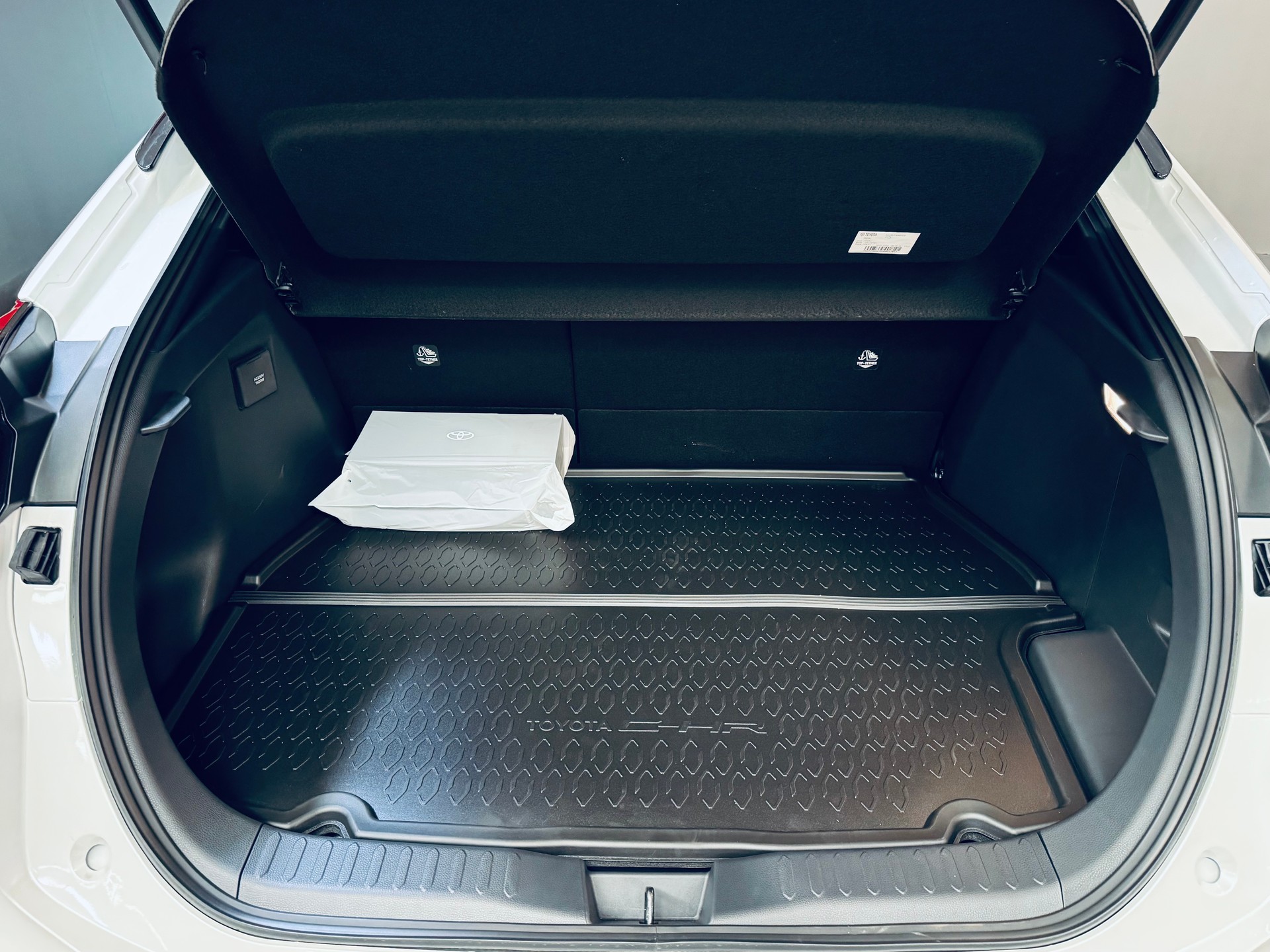 TOYOTA C-HR 2.0 PHEV CVT Trend-image-11