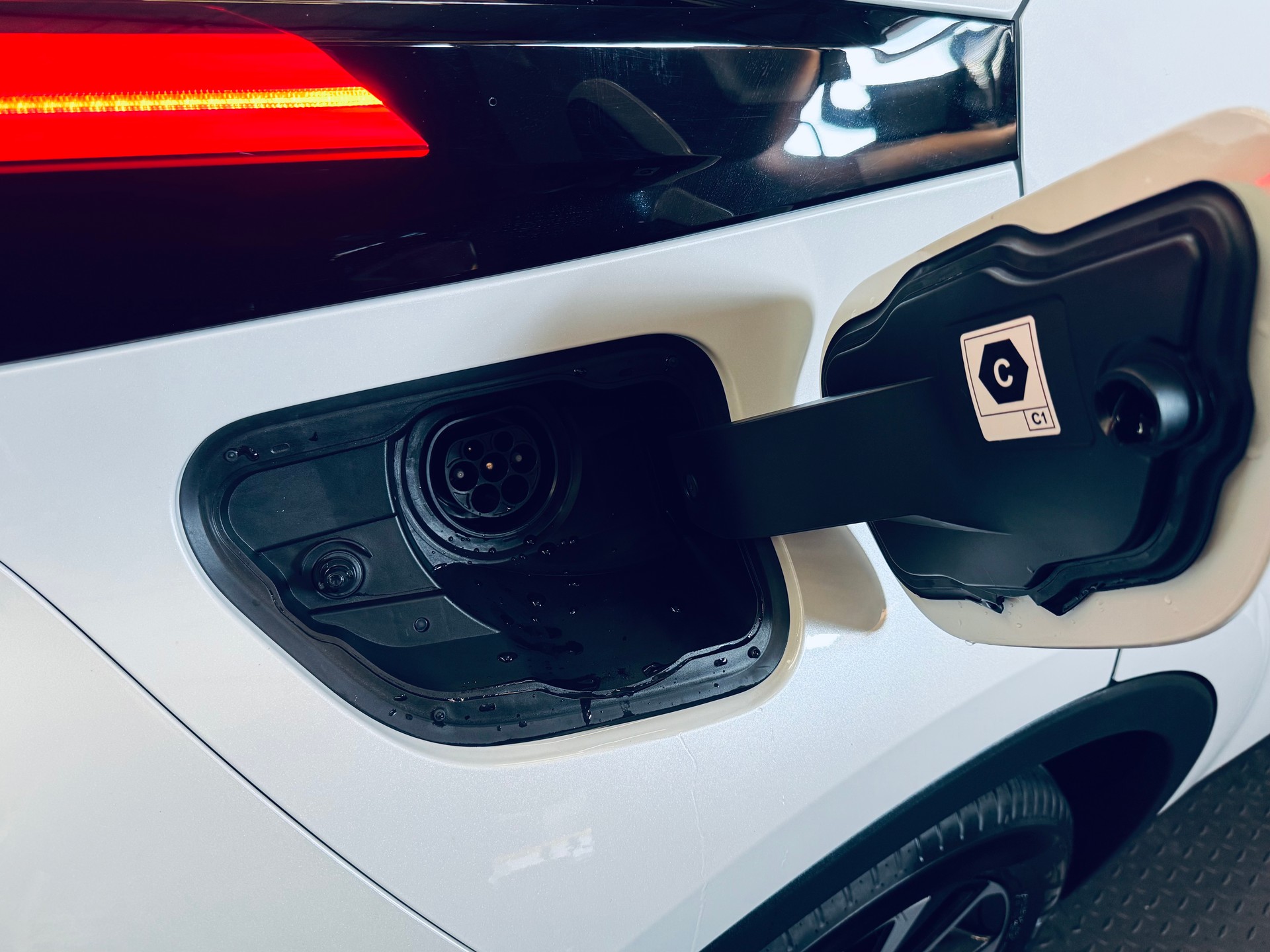TOYOTA C-HR 2.0 PHEV CVT Trend-image-12