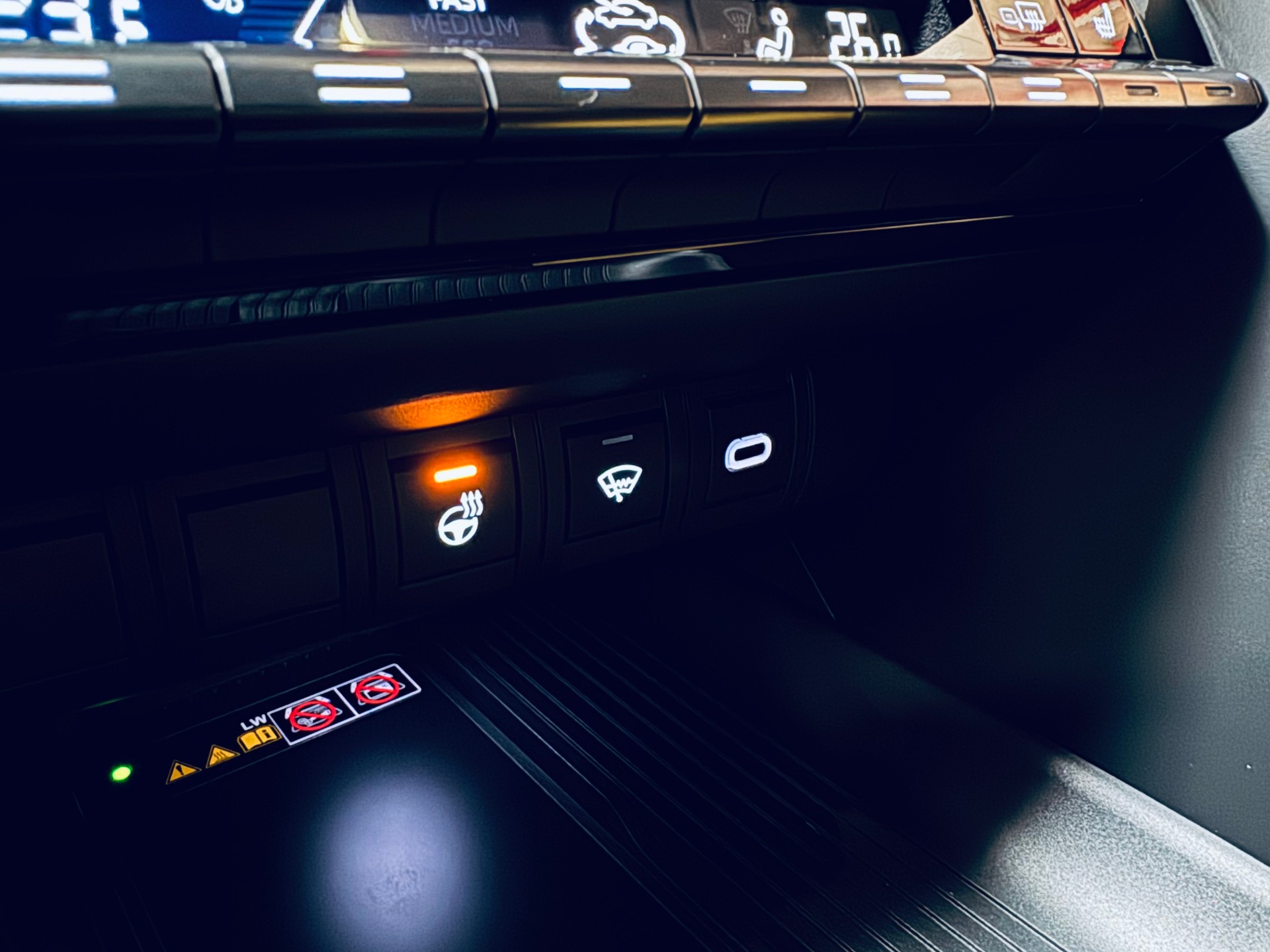 TOYOTA C-HR 2.0 PHEV CVT Trend-image-25