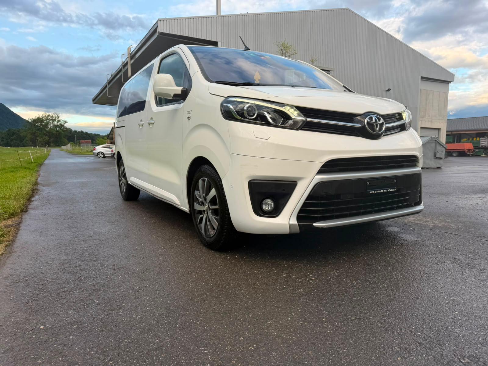 TOYOTA Proace Verso 2.0 D-4D Family L1 Automatic-image-2