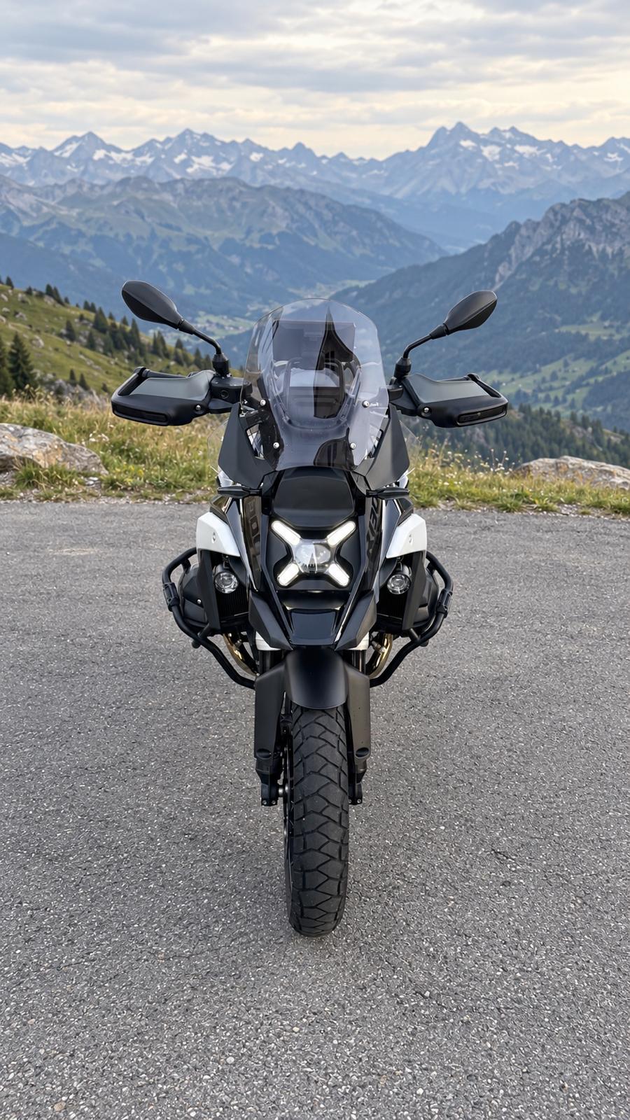 BMW R 1300 GS-image-1