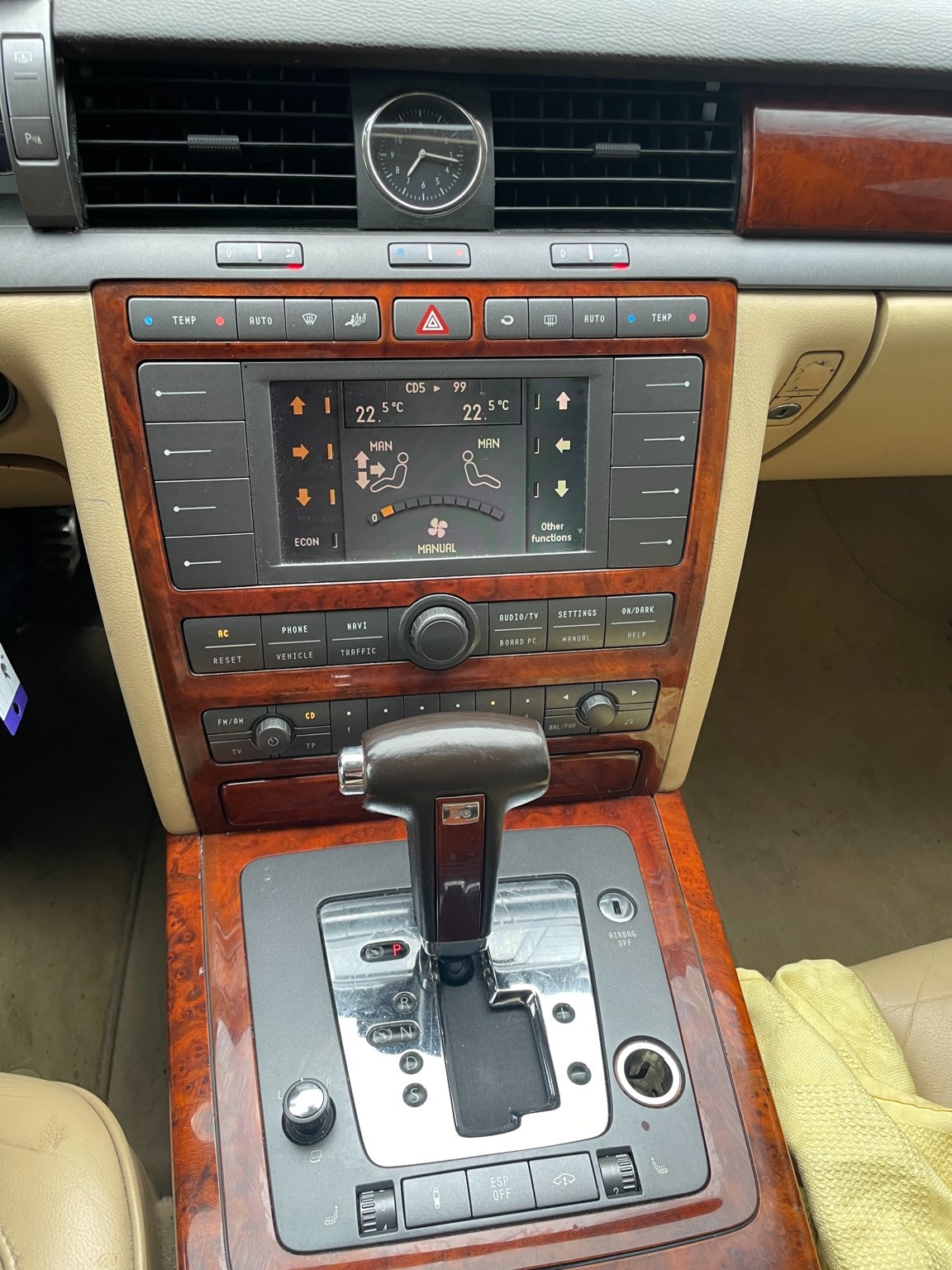 VW Phaeton 3.0 TDi V6 4Motion-image-8