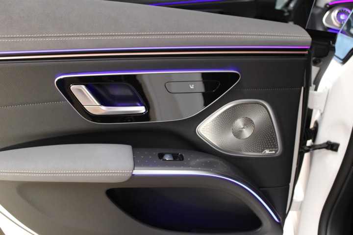MERCEDES-BENZ EQS 500-image-11