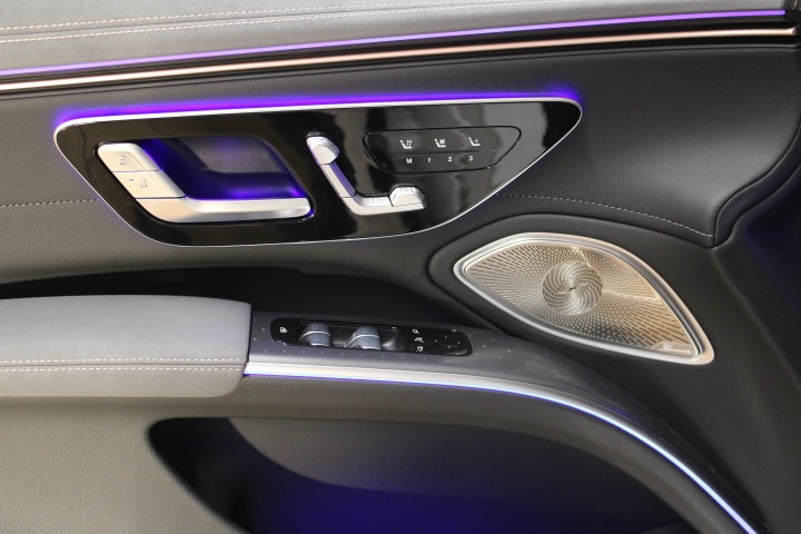 MERCEDES-BENZ EQS 500-image-9