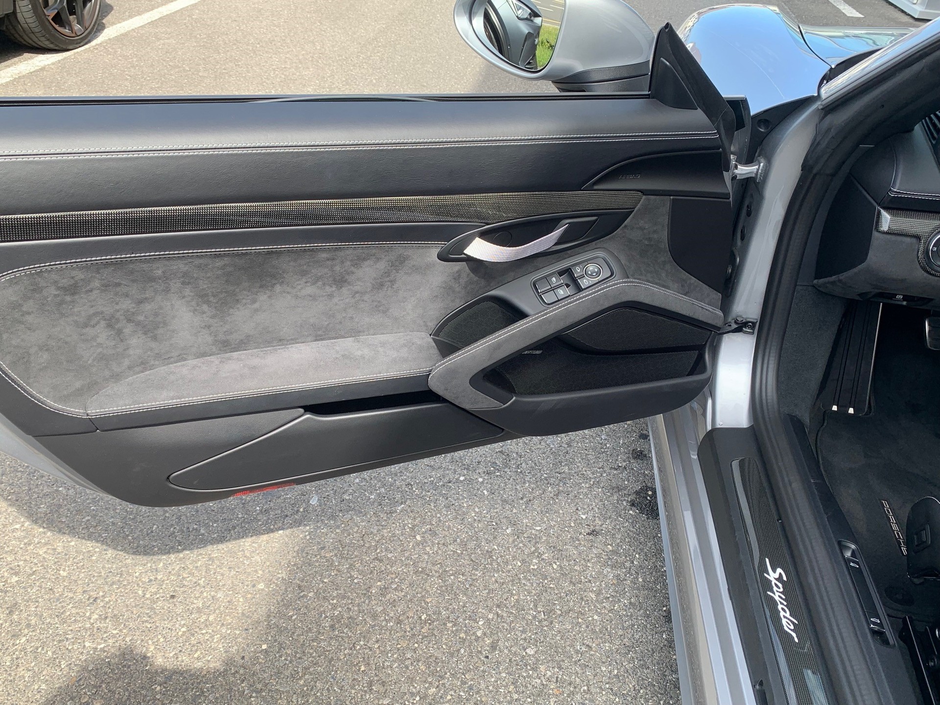 PORSCHE 718 Boxster Spyder-image-8