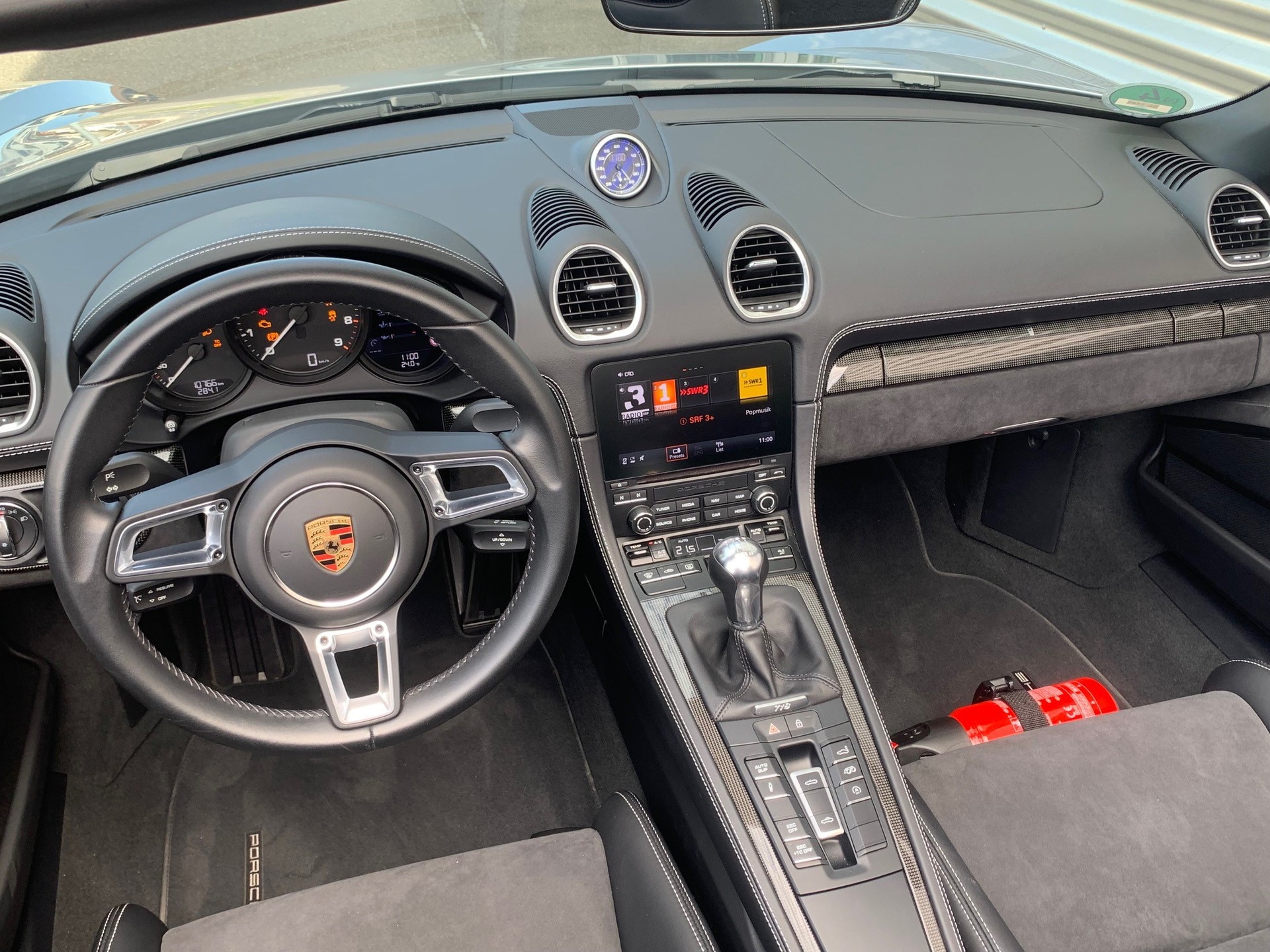 PORSCHE 718 Boxster Spyder-image-7