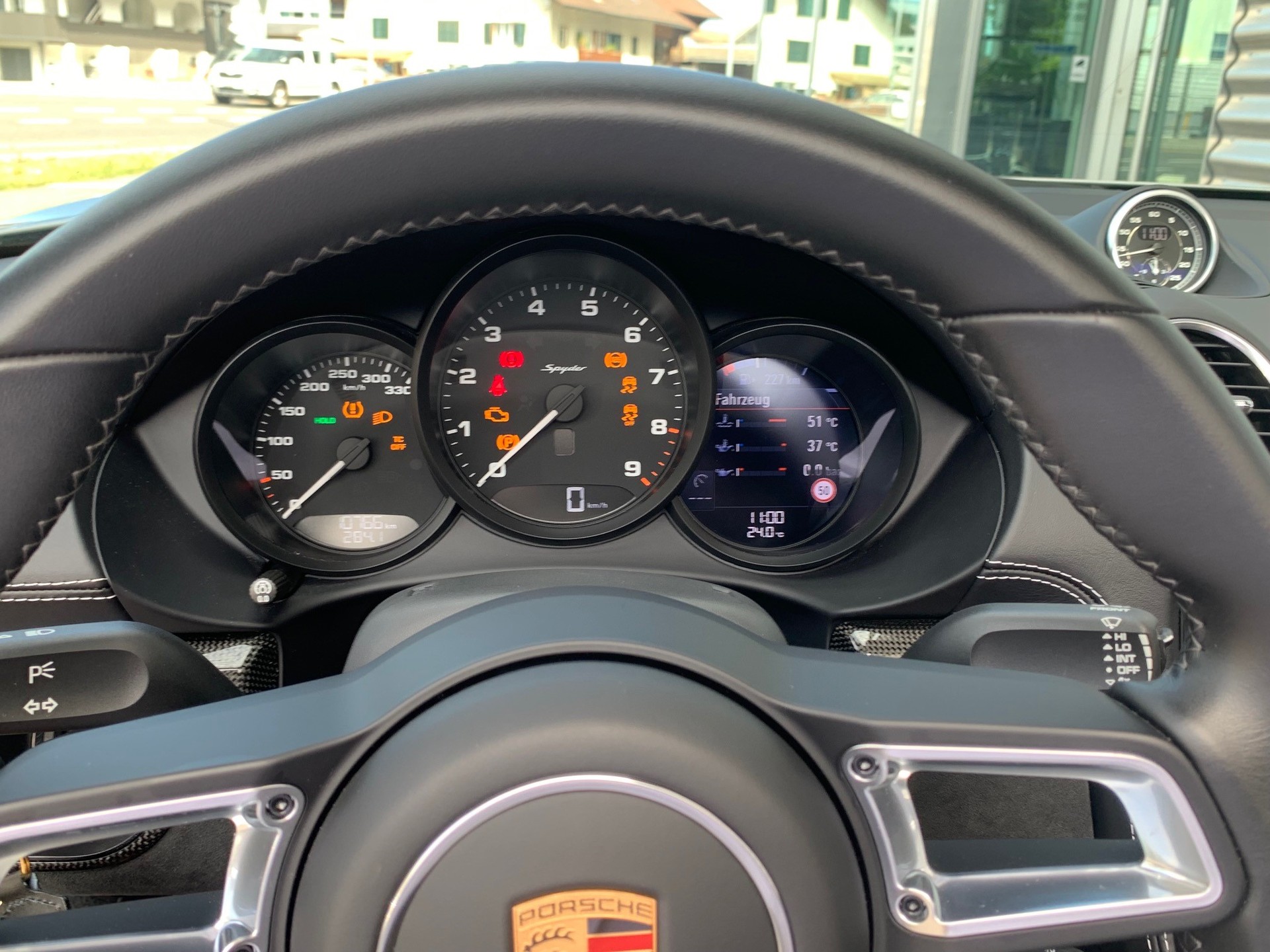 PORSCHE 718 Boxster Spyder-image-9
