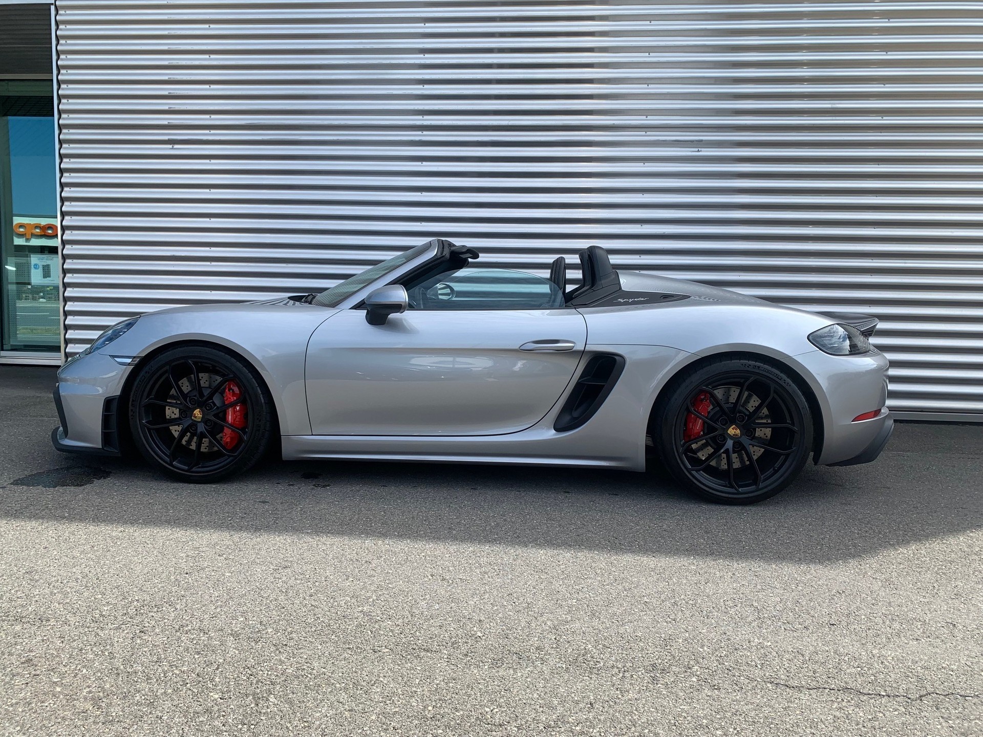 PORSCHE 718 Boxster Spyder-showroom-element-3