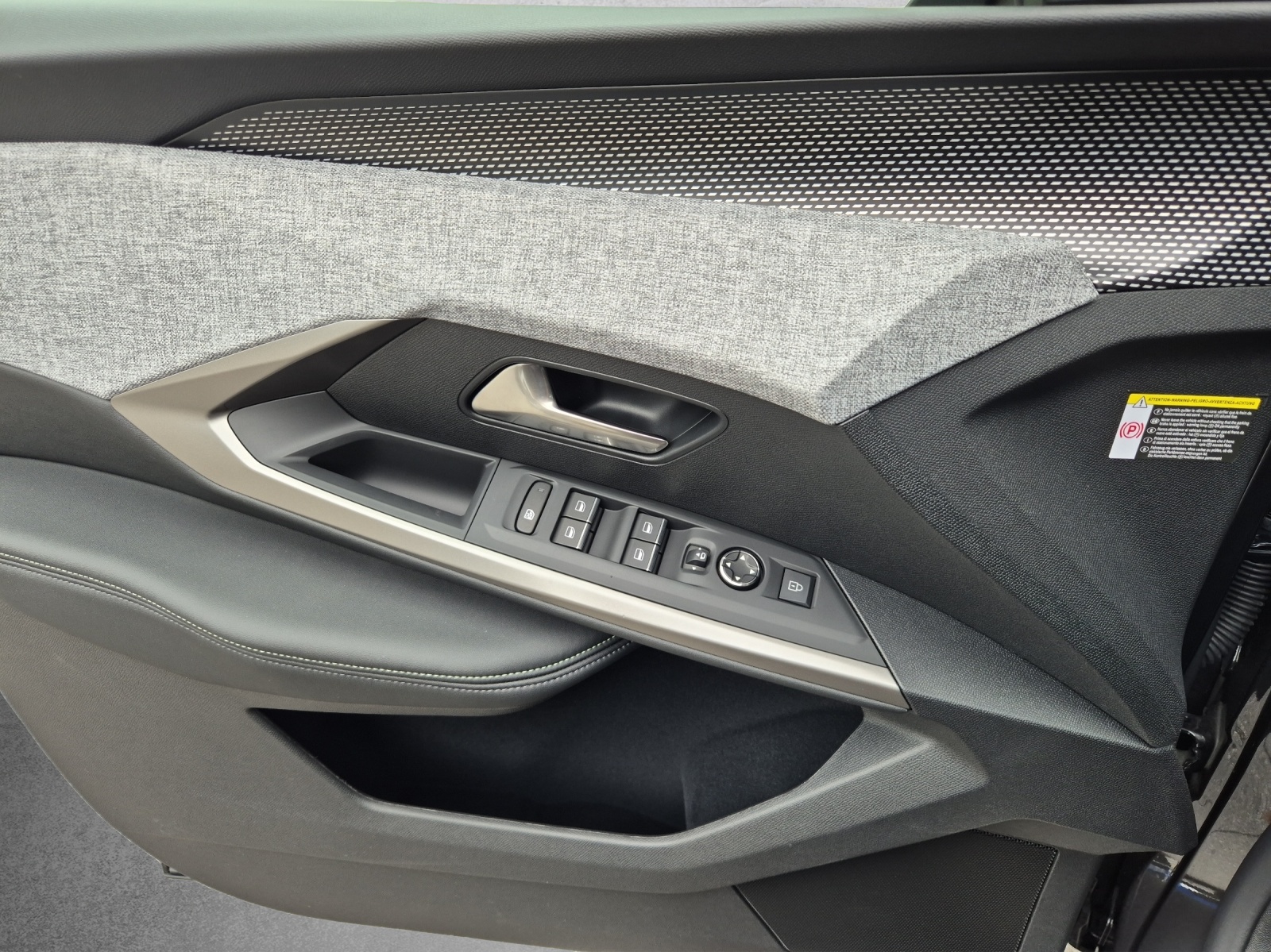 PEUGEOT 3008 e-Launch Edition AWD 73kWh-image-11