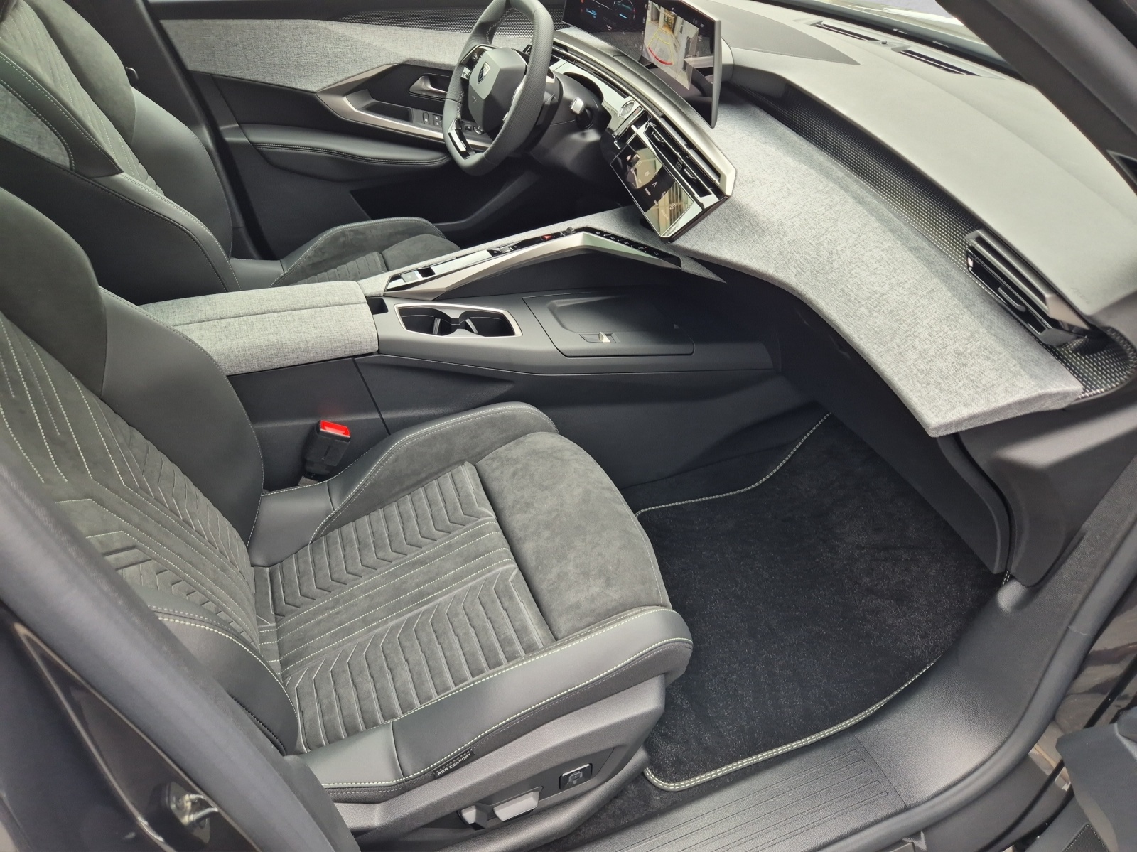 PEUGEOT 3008 e-Launch Edition AWD 73kWh-image-14