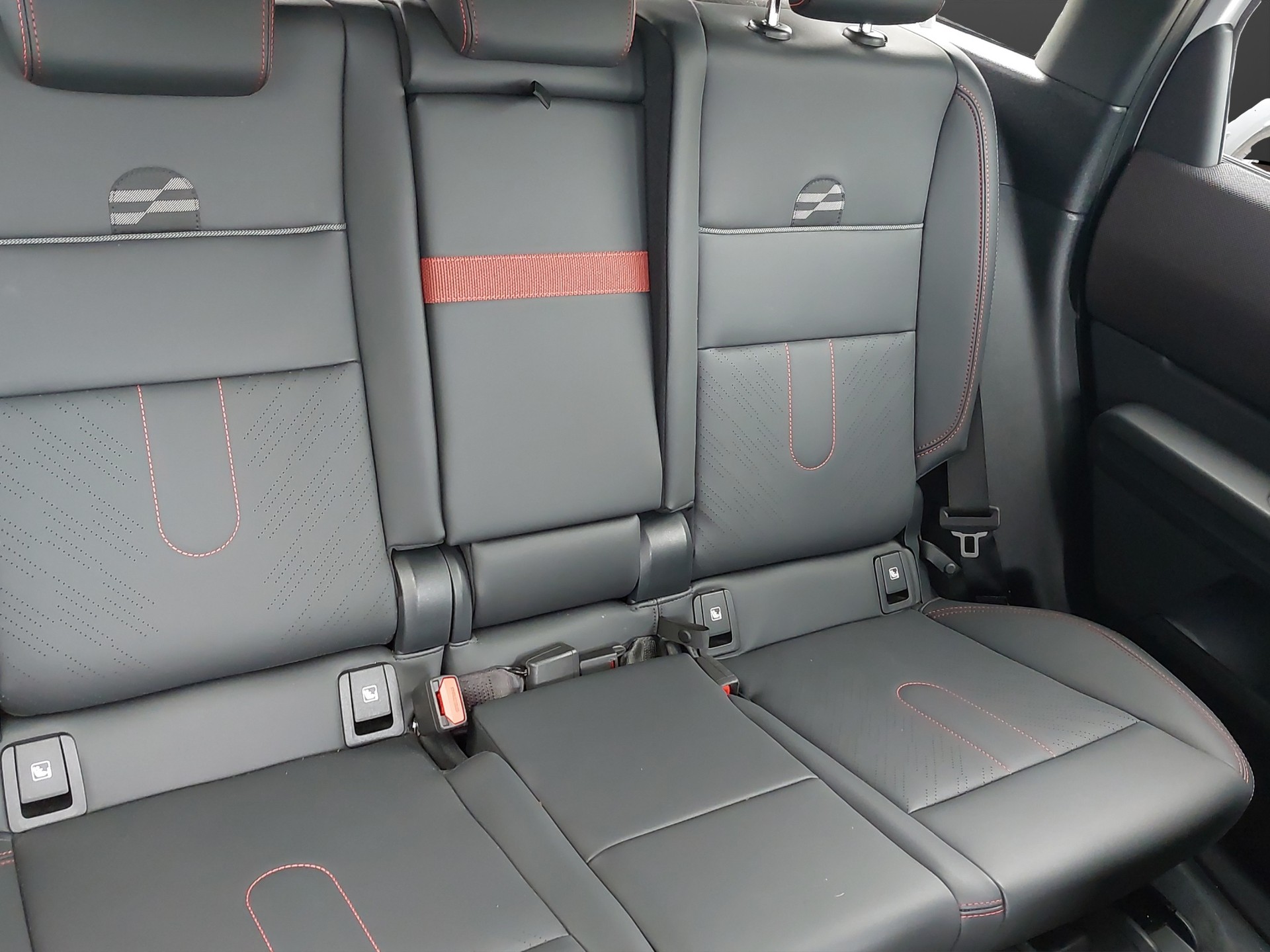 MINI Countryman U25 2.0i John Cooper Works ALL4-image-14