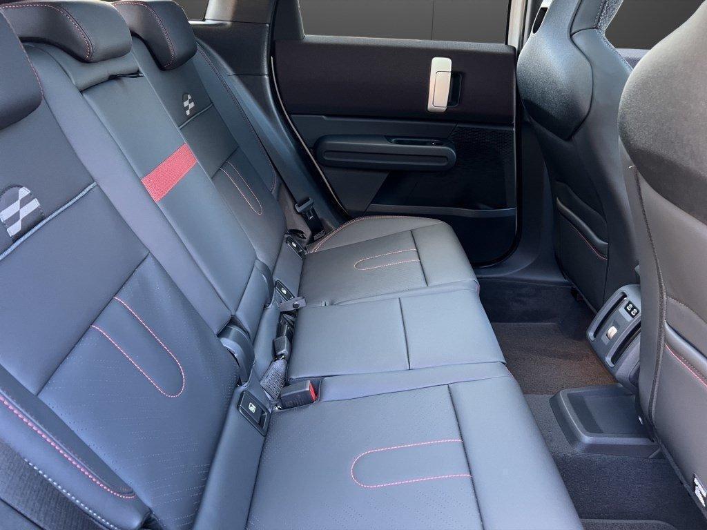 MINI Countryman U25 2.0i John Cooper Works ALL4-image-14