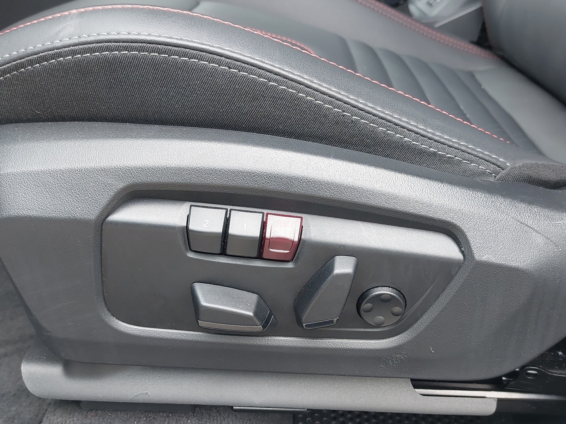 MINI Countryman U25 2.0i John Cooper Works ALL4-image-9