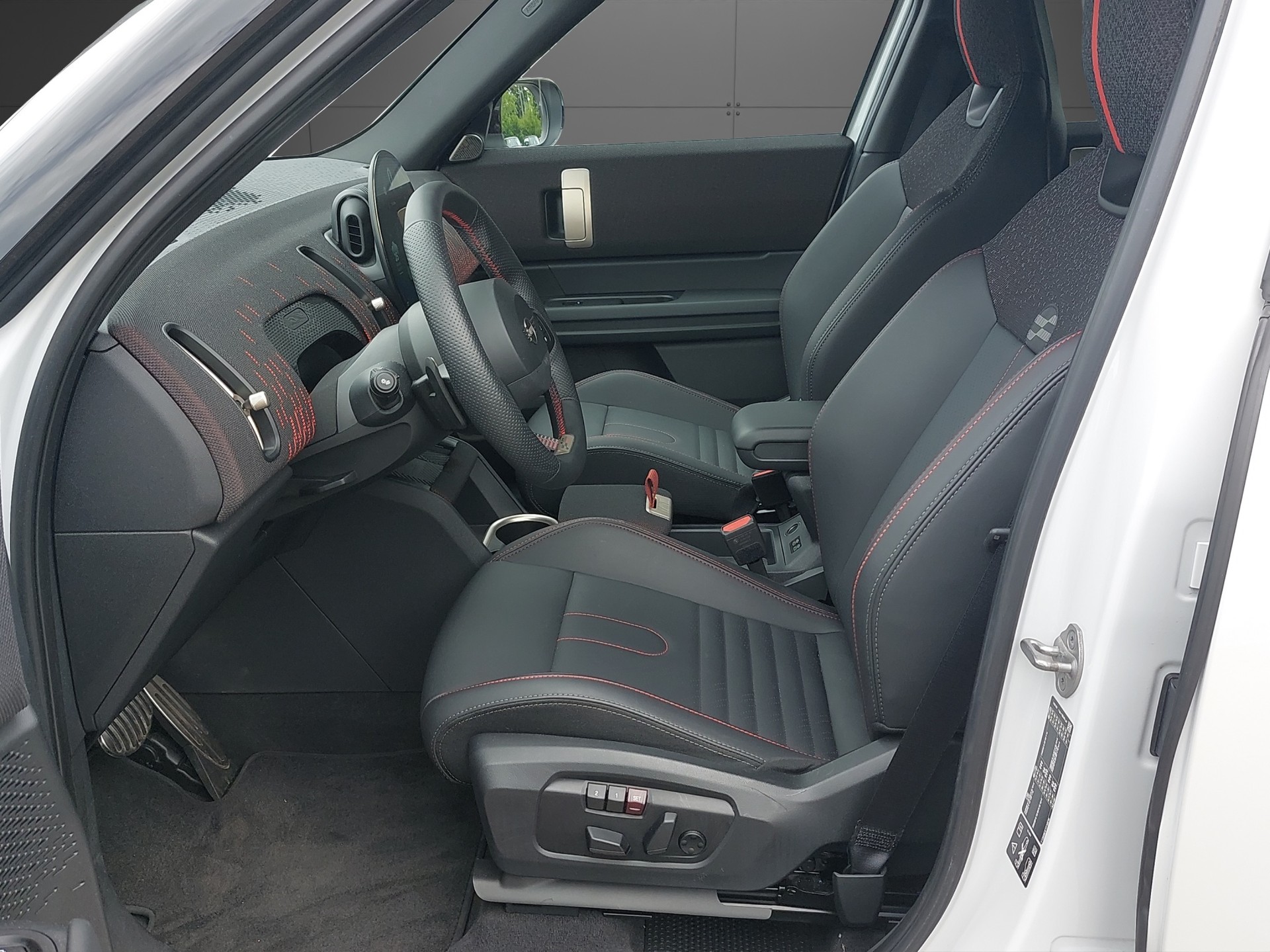 MINI Countryman U25 2.0i John Cooper Works ALL4-image-7