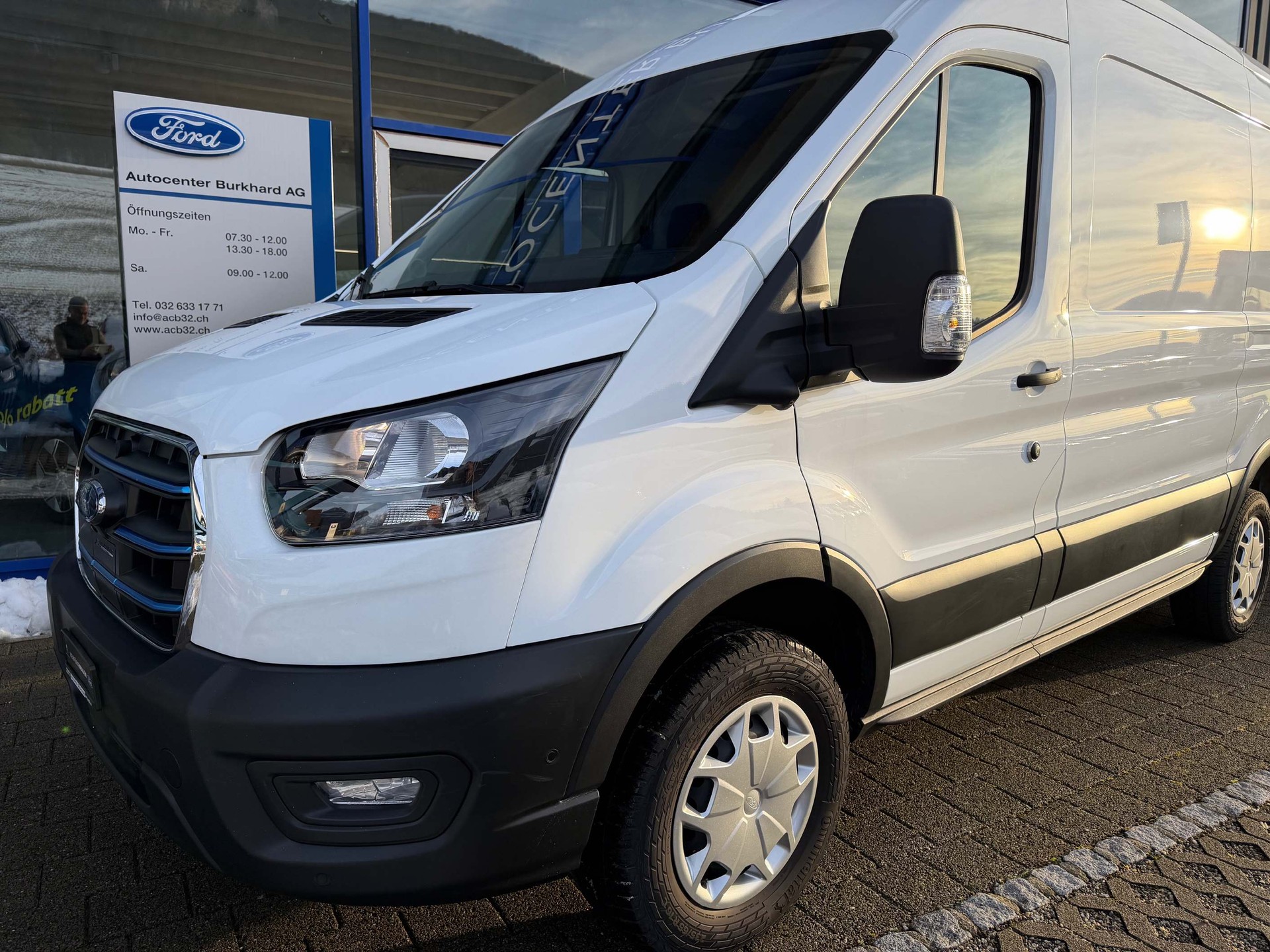 FORD E-Transit Van 350 L2H2 68kWh Trend-showroom-element-1