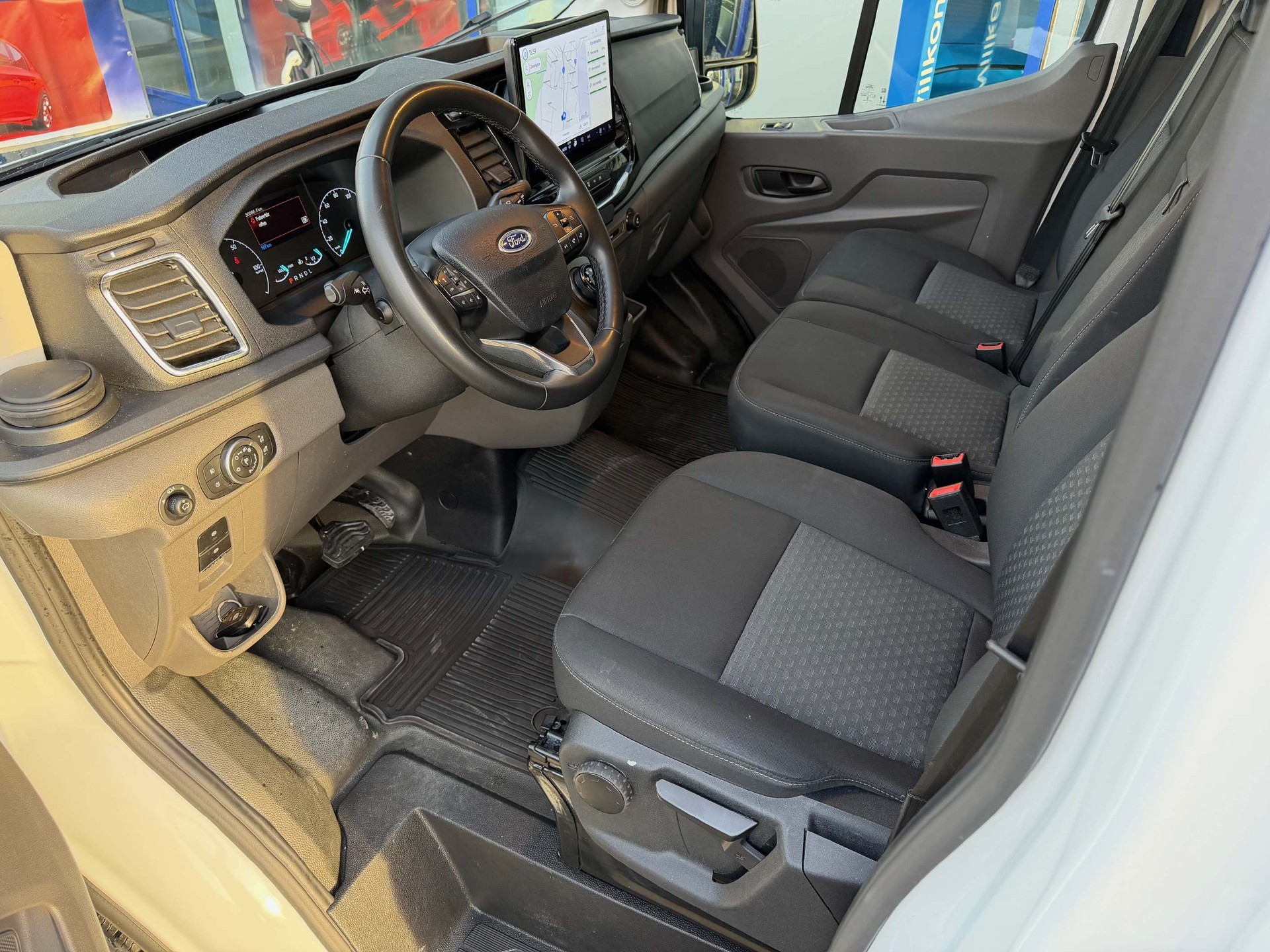FORD E-Transit Van 350 L2H2 68kWh Trend-image-6