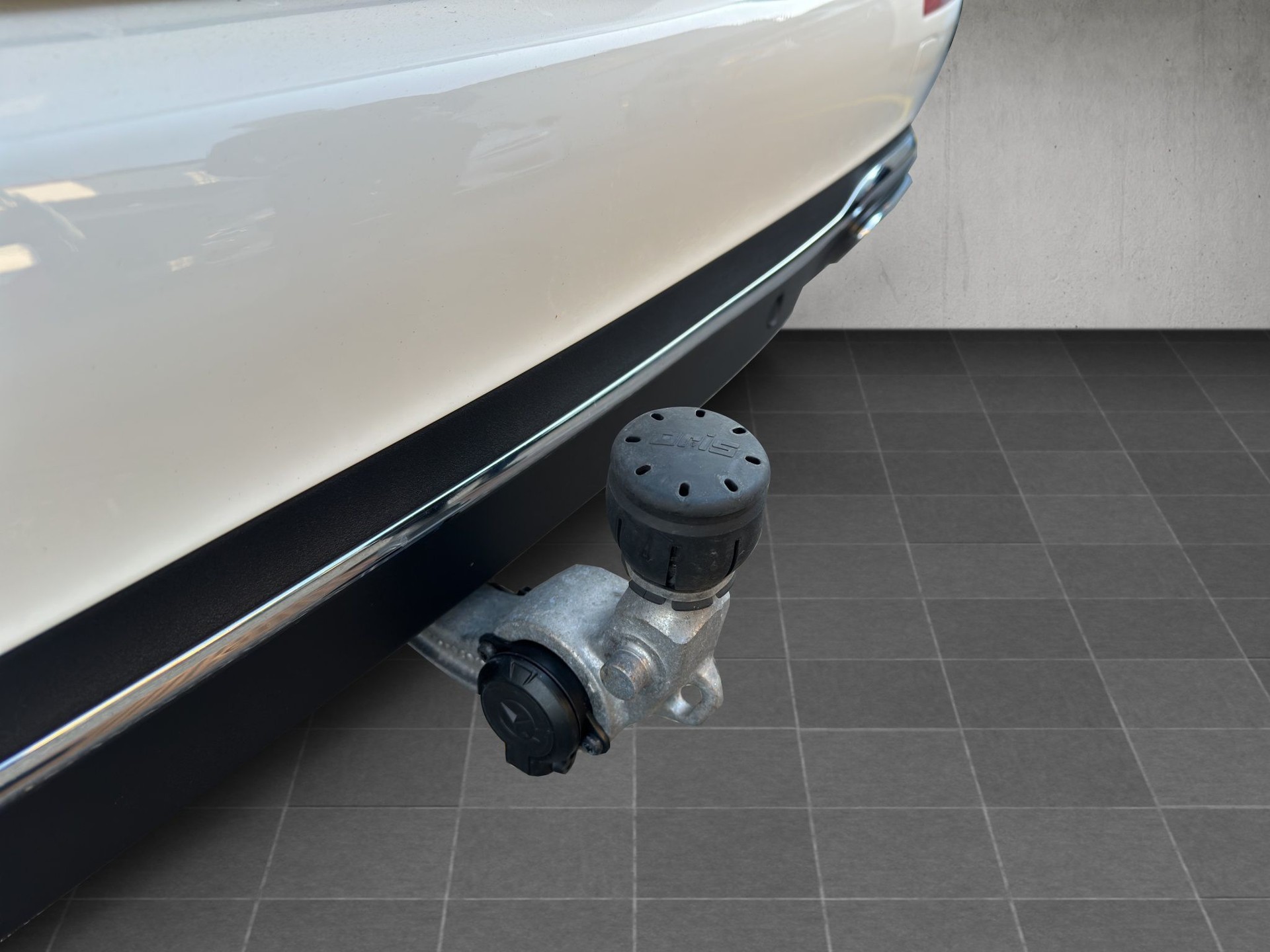 MERCEDES-BENZ E 220 d T 4Matic Avantgarde 9G-Tronic-image-10