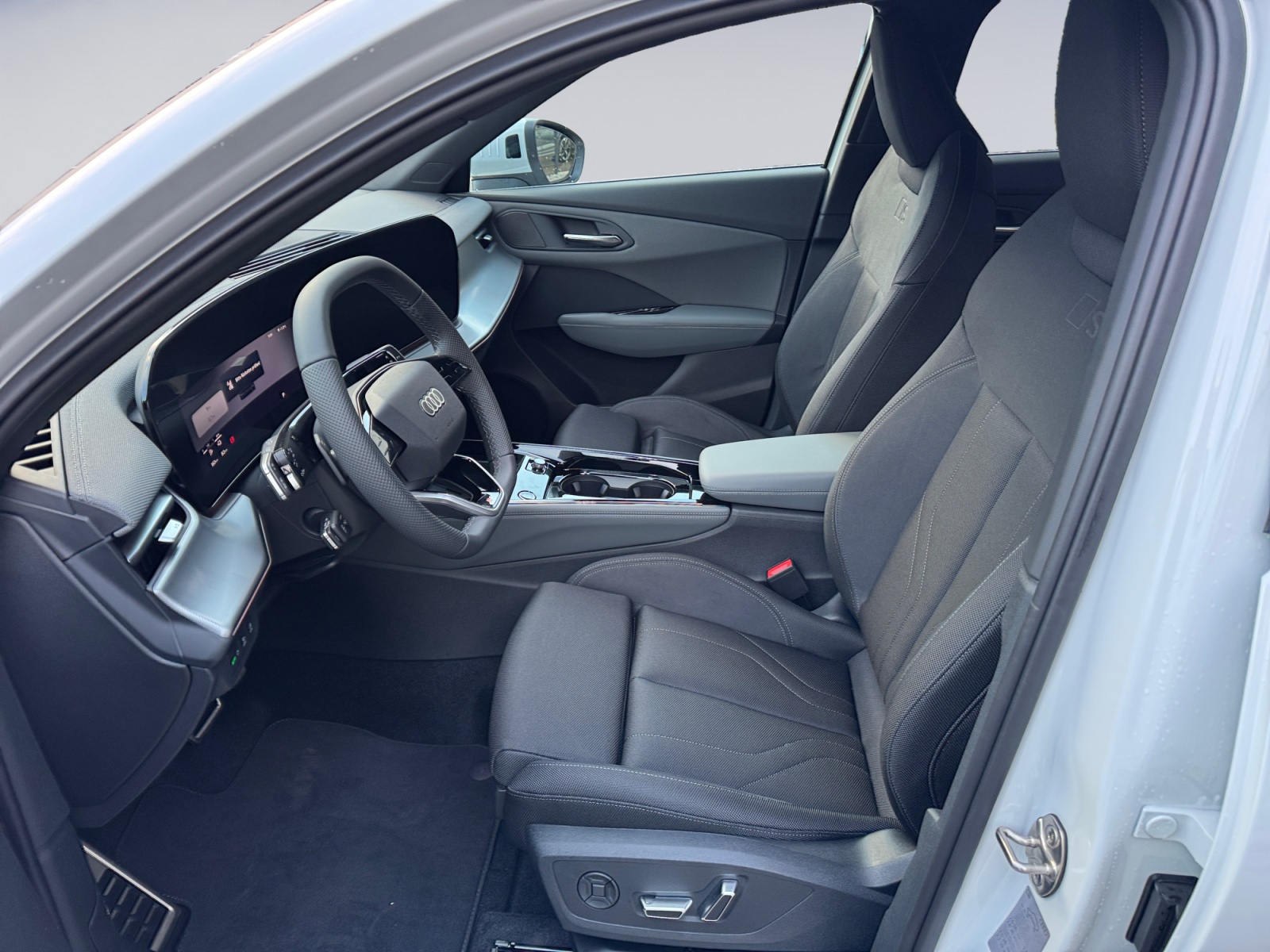 AUDI Q3 SUV e-hybrid 200 kW S tronig-image-8