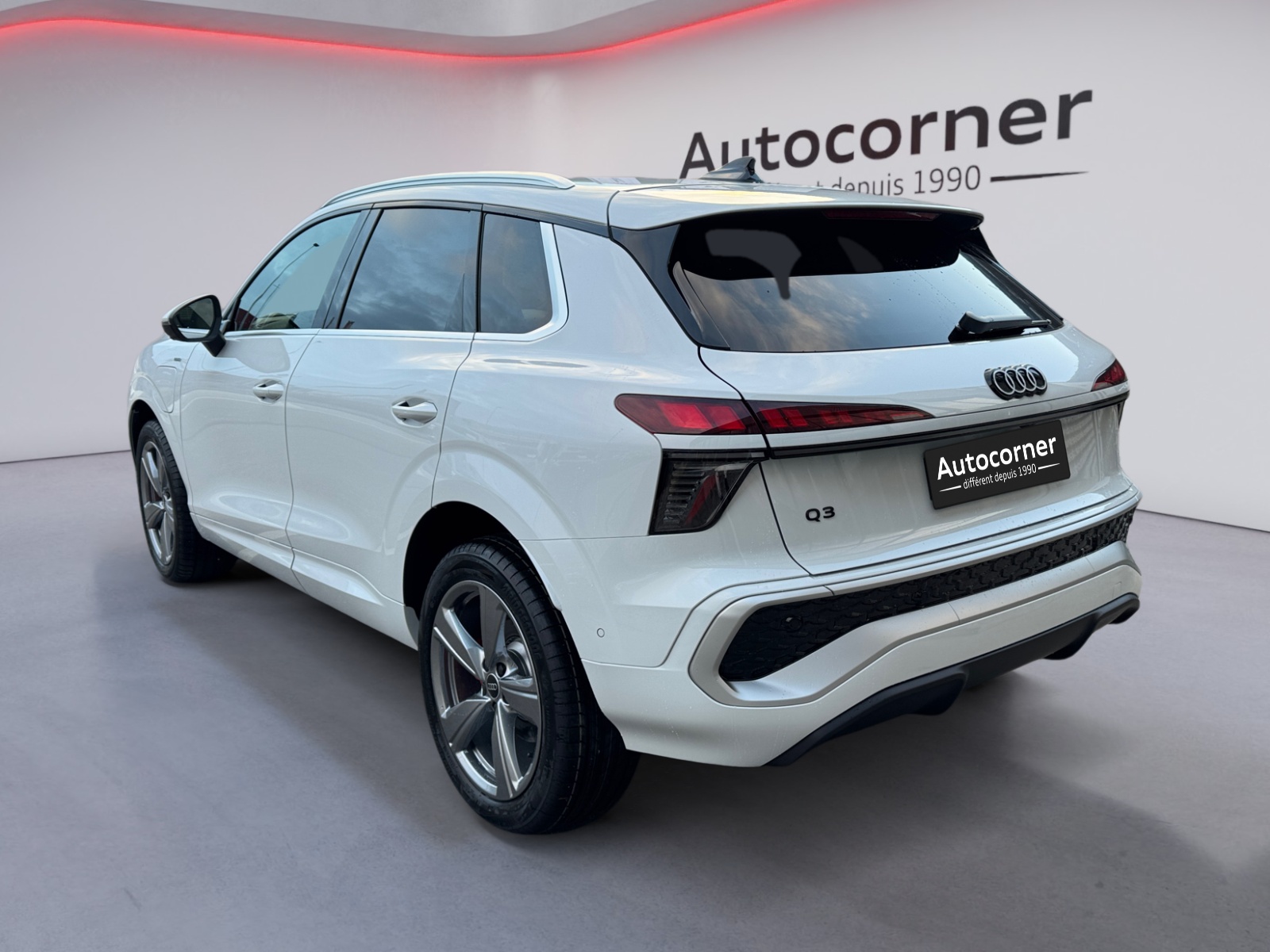 AUDI Q3 SUV e-hybrid 200 kW S tronig-showroom-element-2