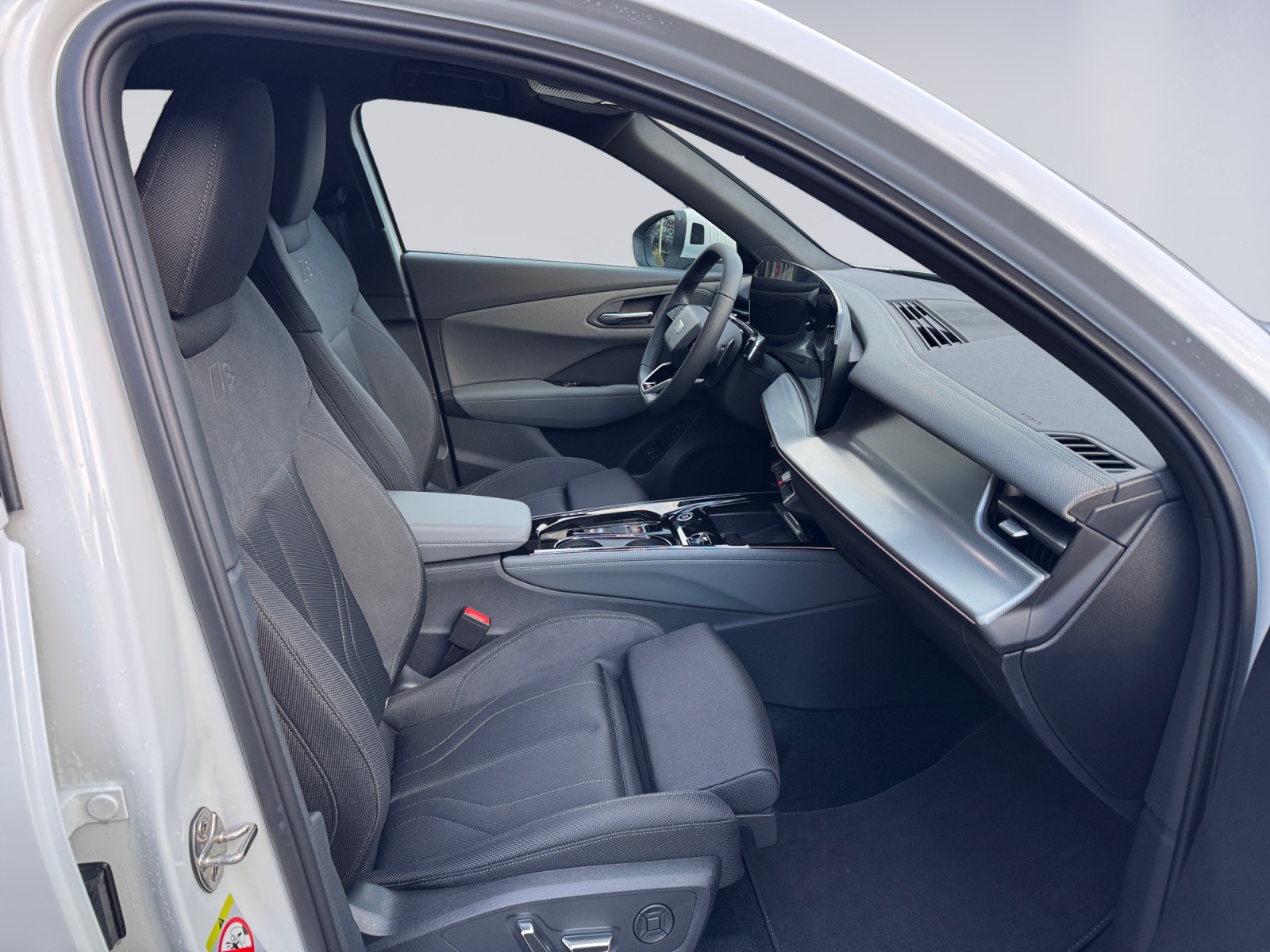 AUDI Q3 SUV e-hybrid 200 kW S tronig-image-14
