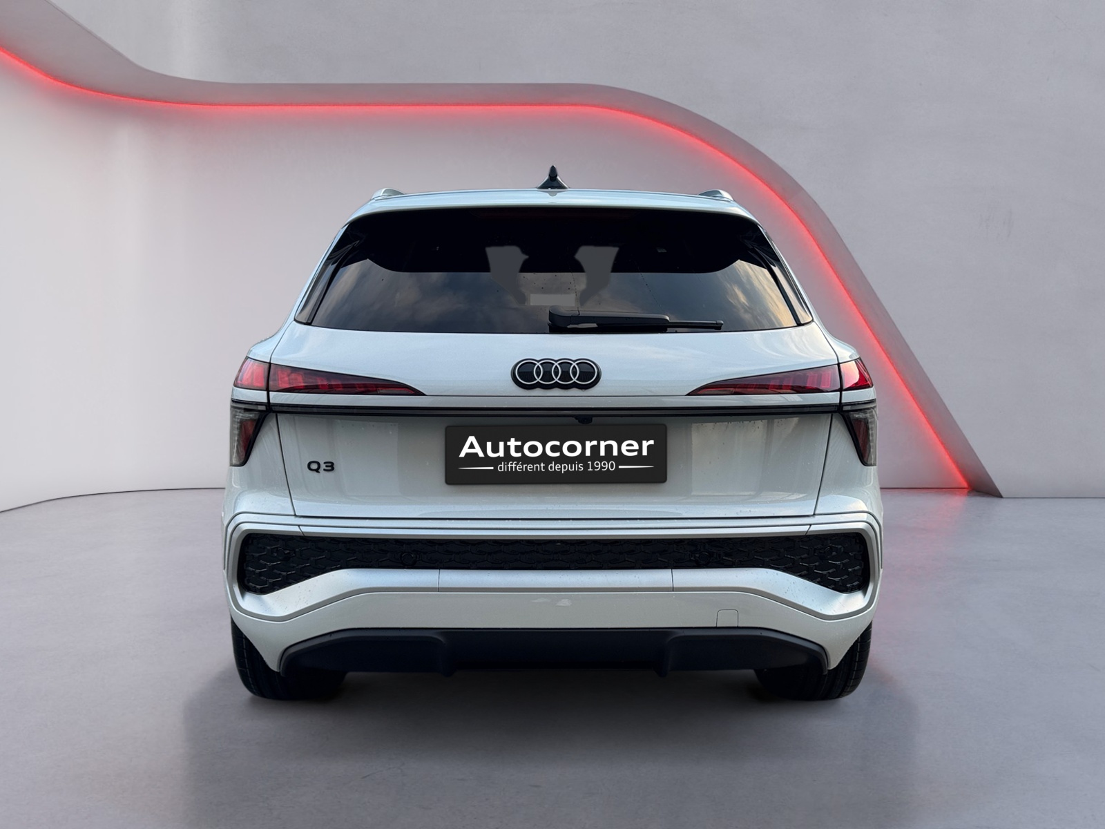 AUDI Q3 SUV e-hybrid 200 kW S tronig-showroom-element-3