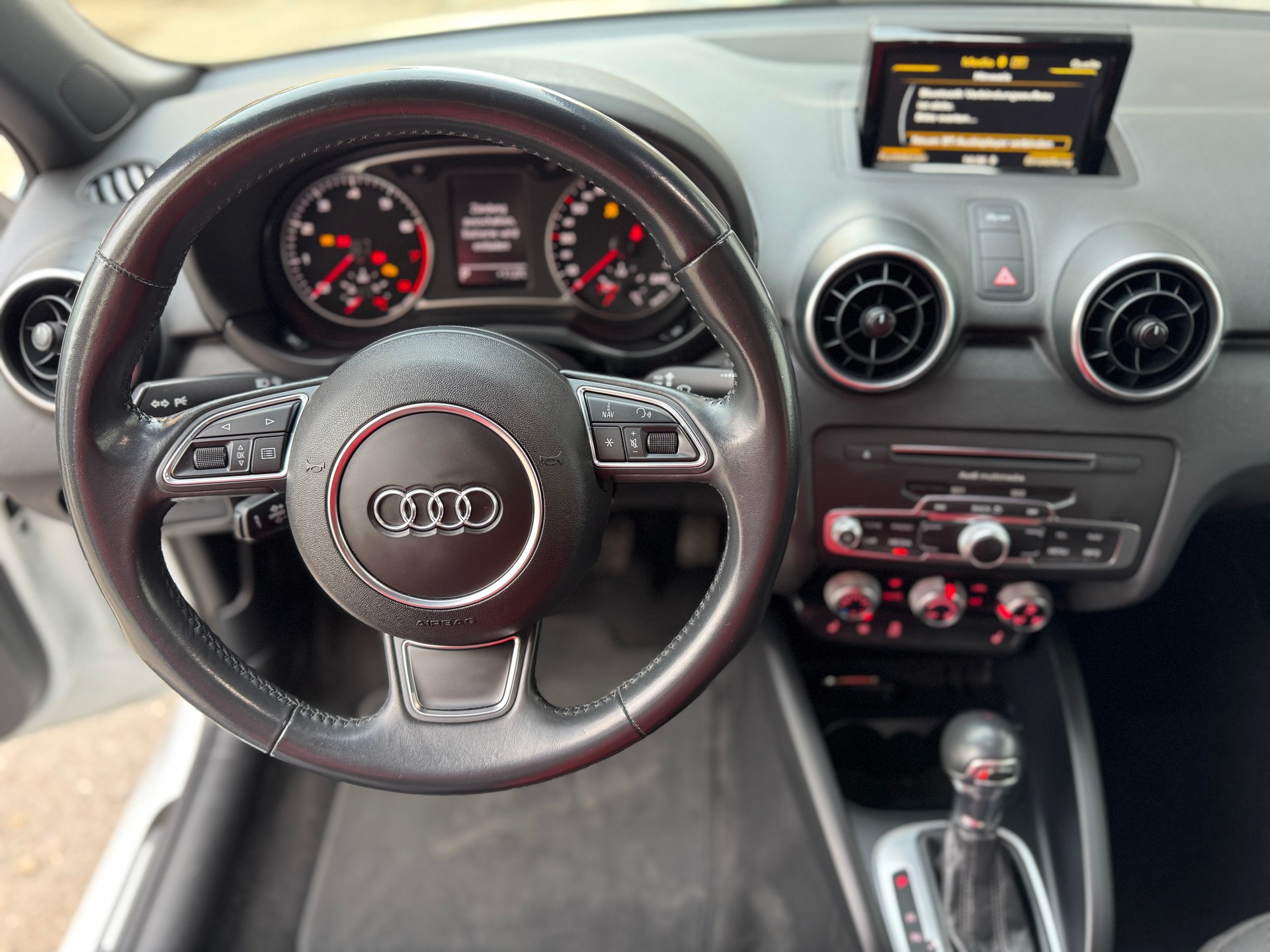 AUDI A1 Sportback 1.0 TFSI S-tronic-image-9
