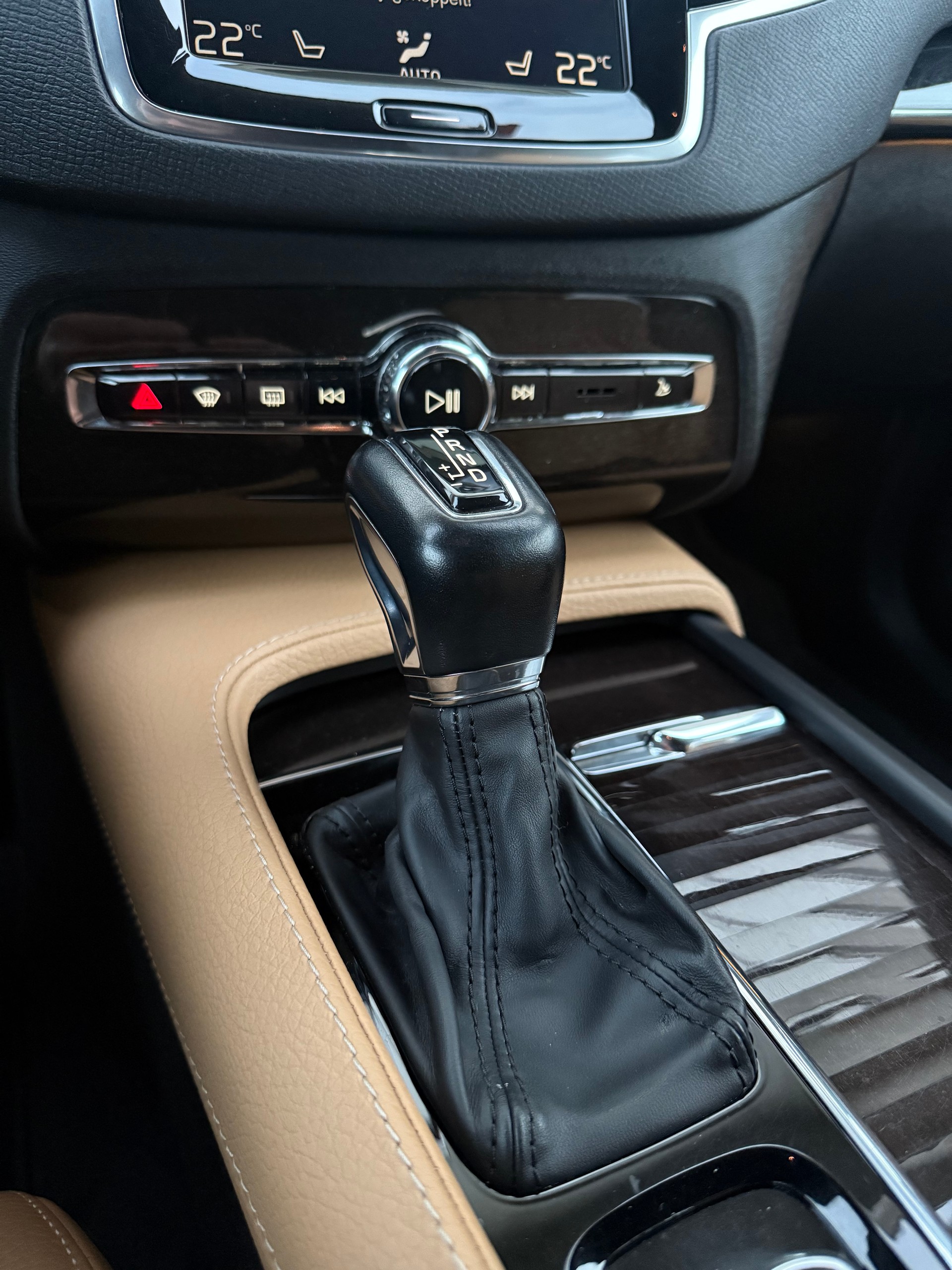 VOLVO XC90 D5 AWD Momentum Geartronic-image-10