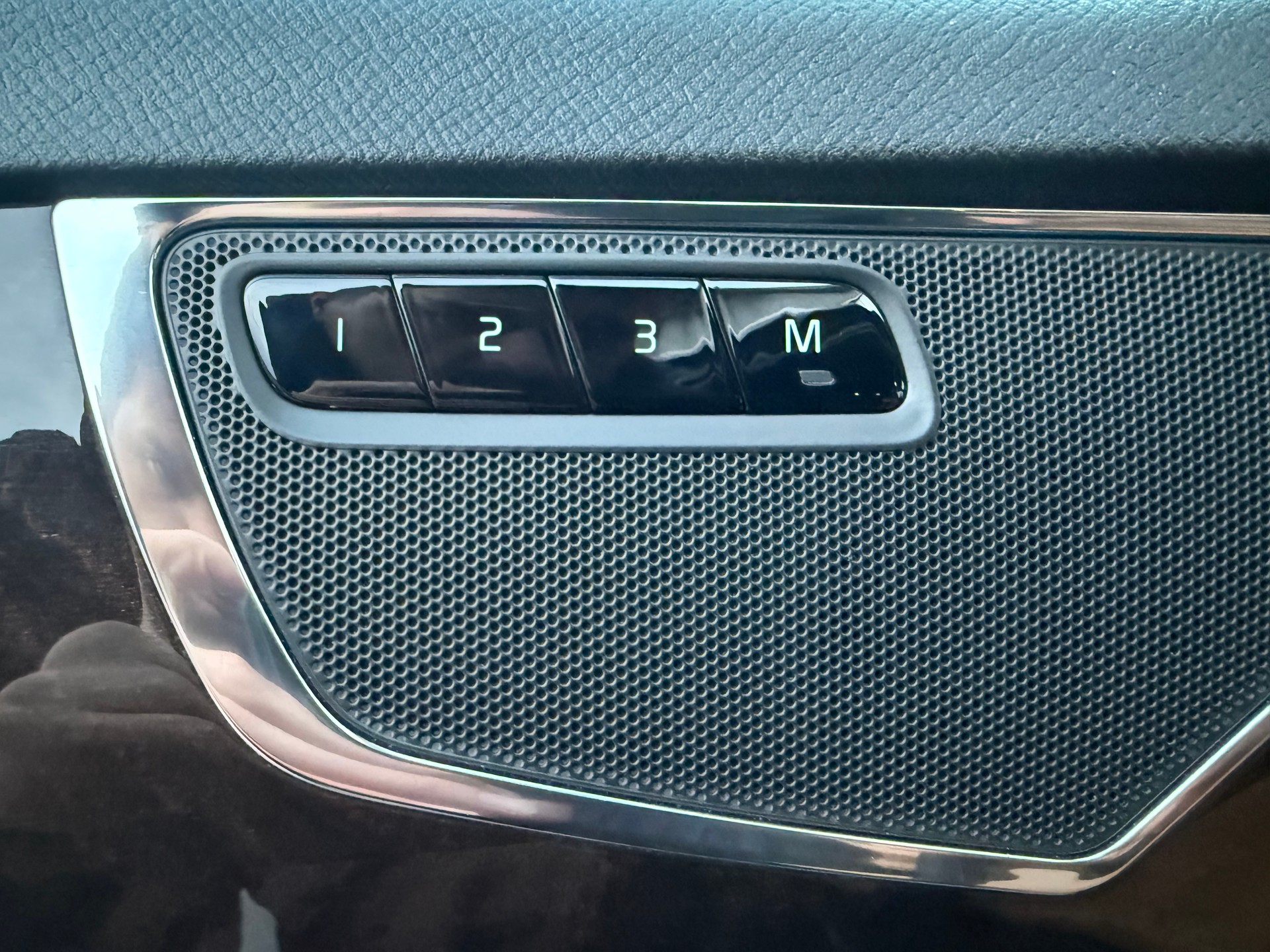 VOLVO XC90 D5 AWD Momentum Geartronic-image-13